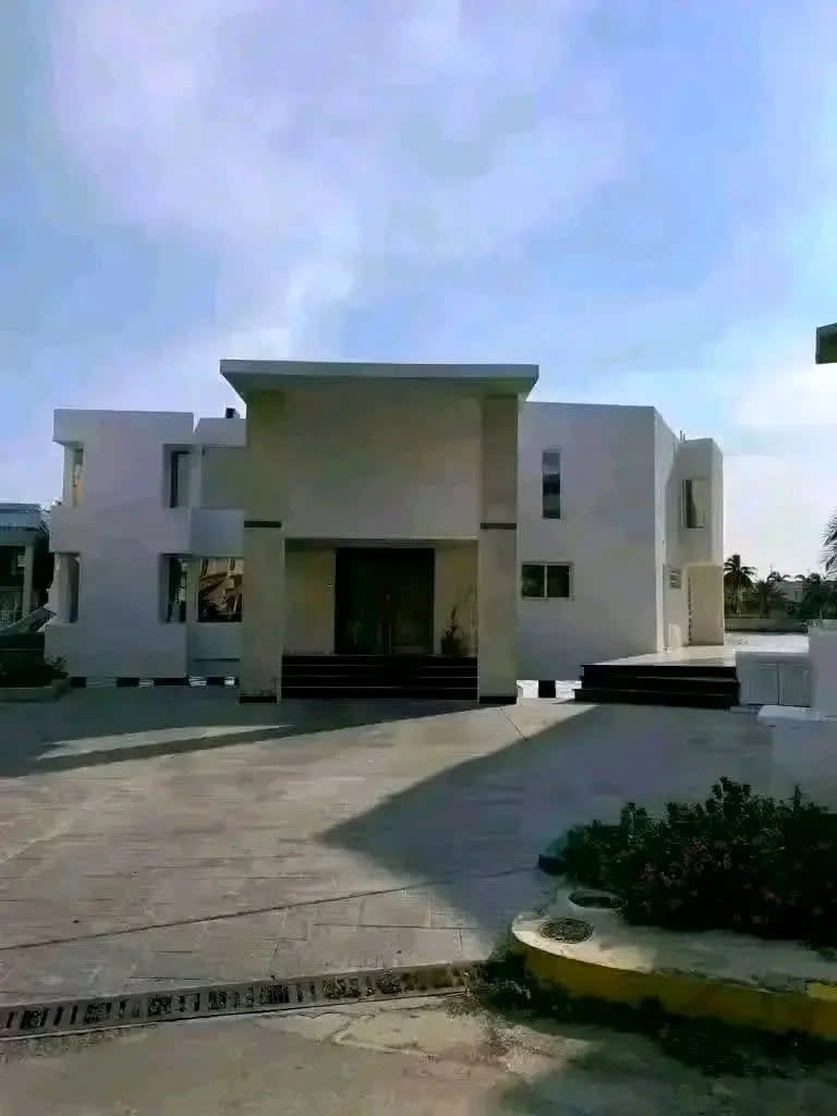Foto 2 de Exlusiva Casa Bote en Abanico