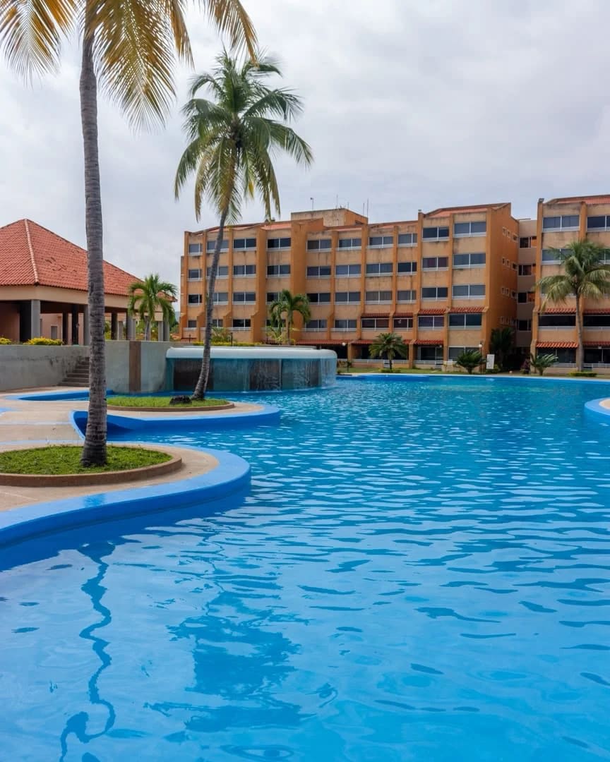 Apartamento en venta en Lechería (VILLASOL SUITES), foto 2 de 12