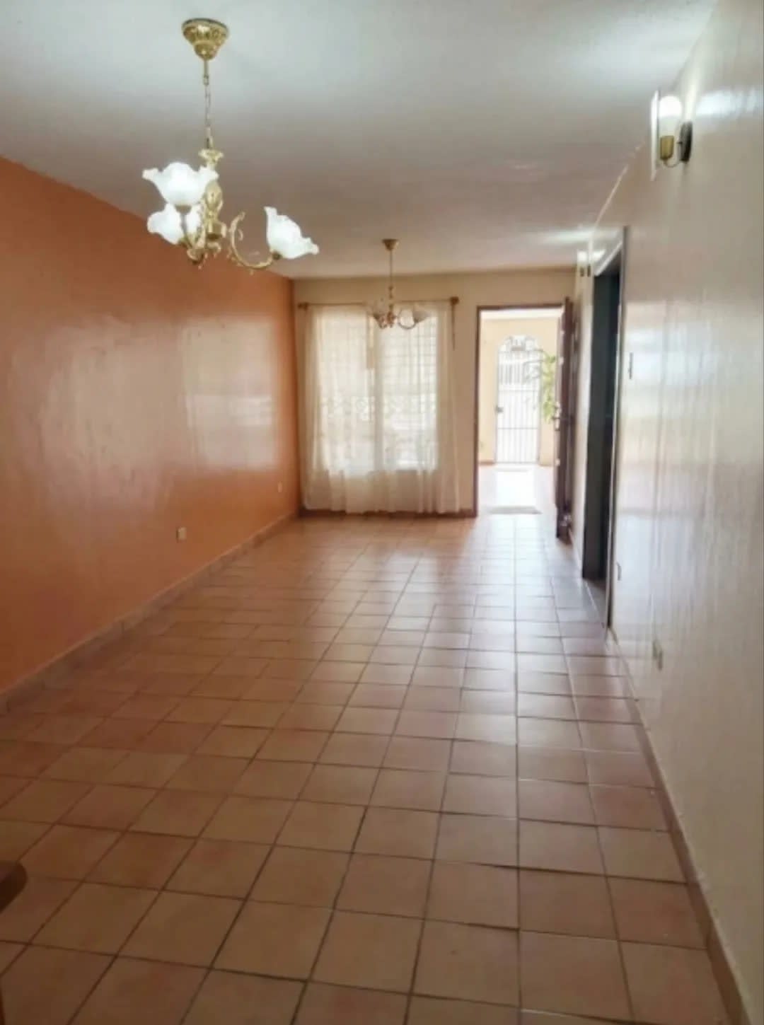Casa en venta en Valencia (Urbanizacion La Esmeralda), foto 2 de 12