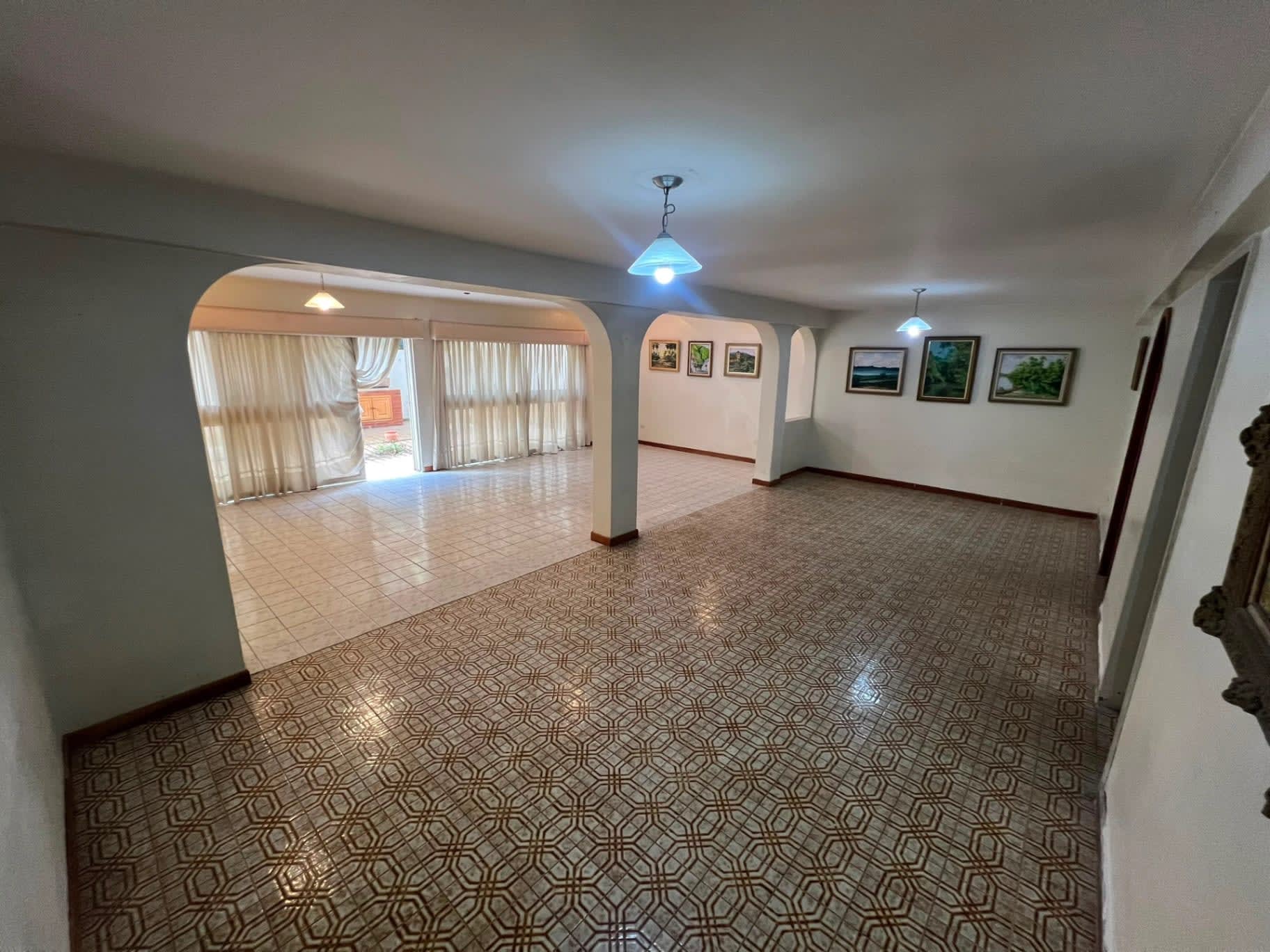 Casa en venta en Caracas (F59G+MM6), foto 3 de 12