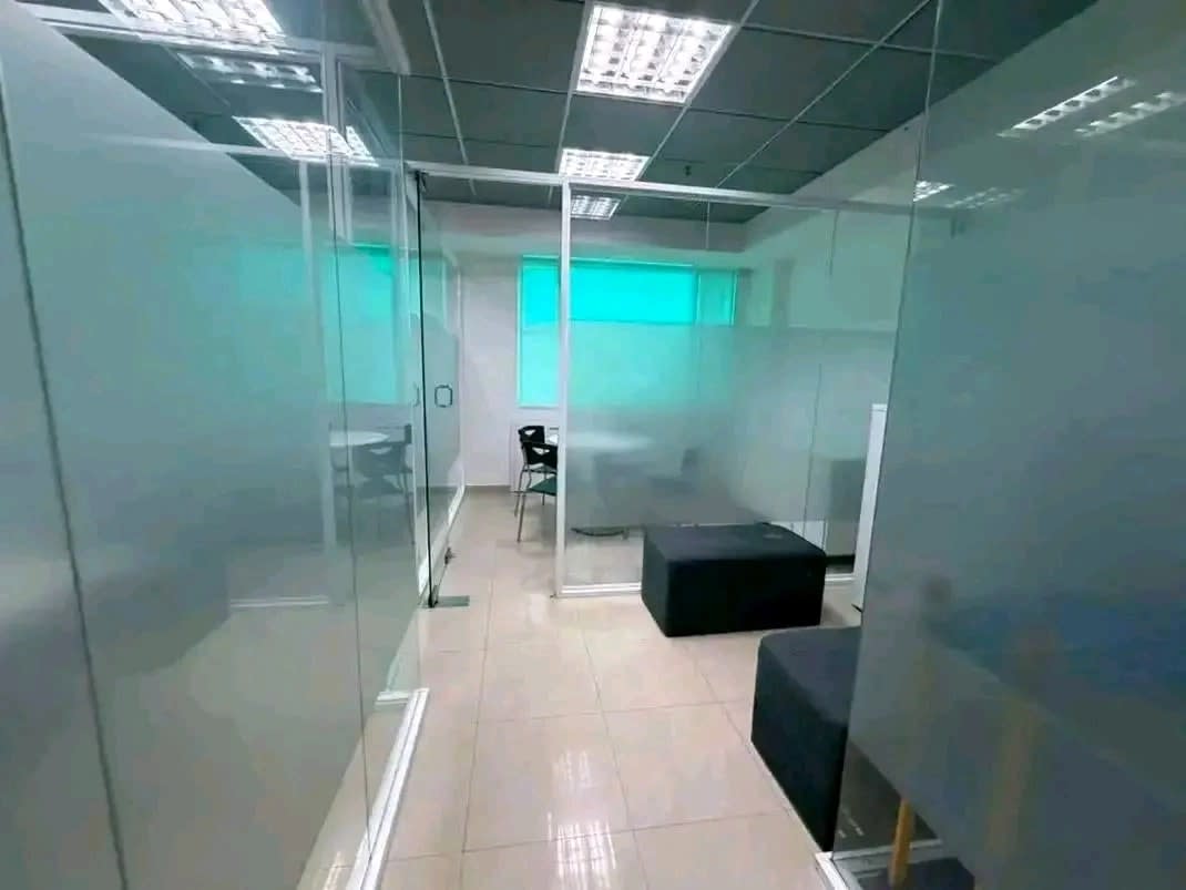 Oficina en venta en Lechería (C.E.L), foto 2 de 8