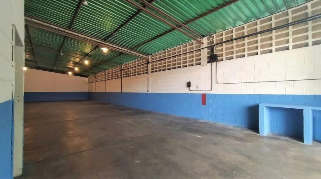 Local comercial en alquiler en Valencia (Zona Industrial Castillito), foto 2 de 12