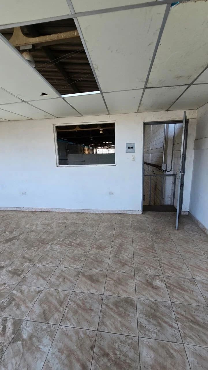 Local comercial en alquiler en Valencia (Zona Industrial La Guacamaya), foto 2 de 6