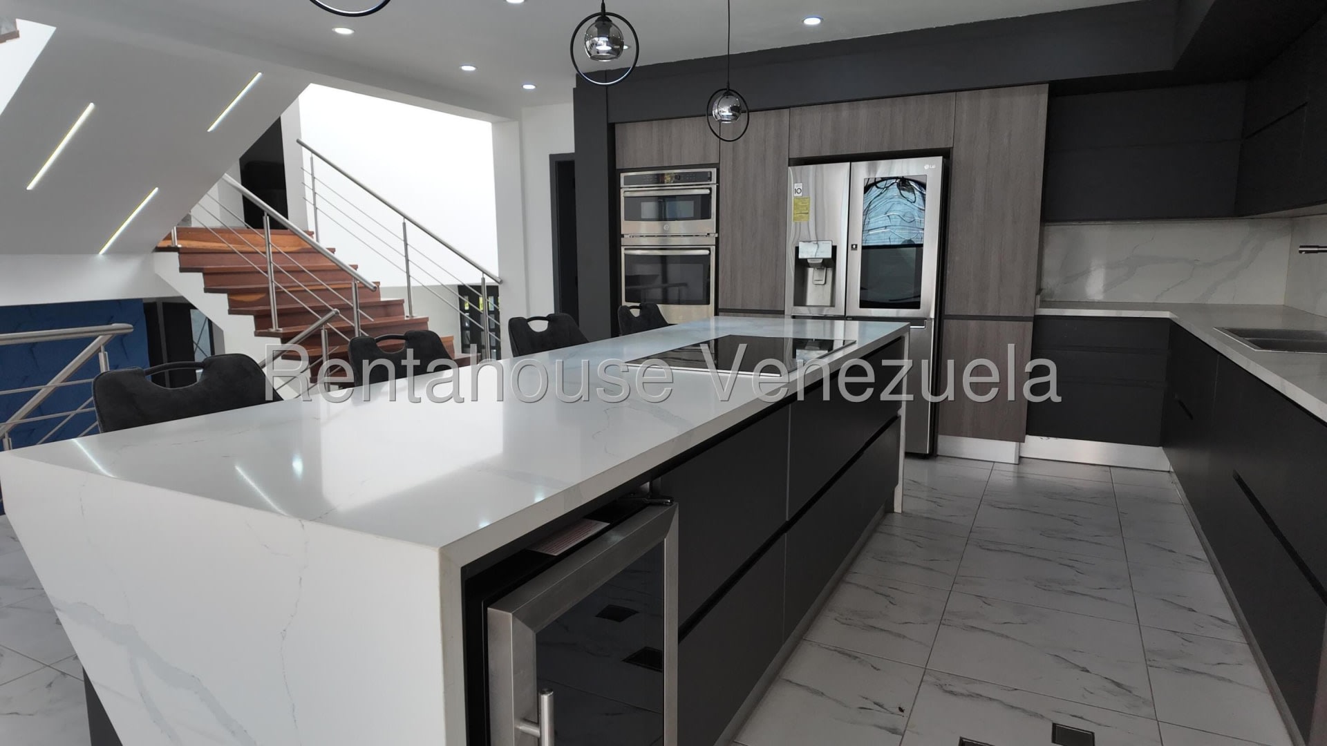 Casa en venta en Caracas (Los Naranjos del Cafetal), foto 1 de 12