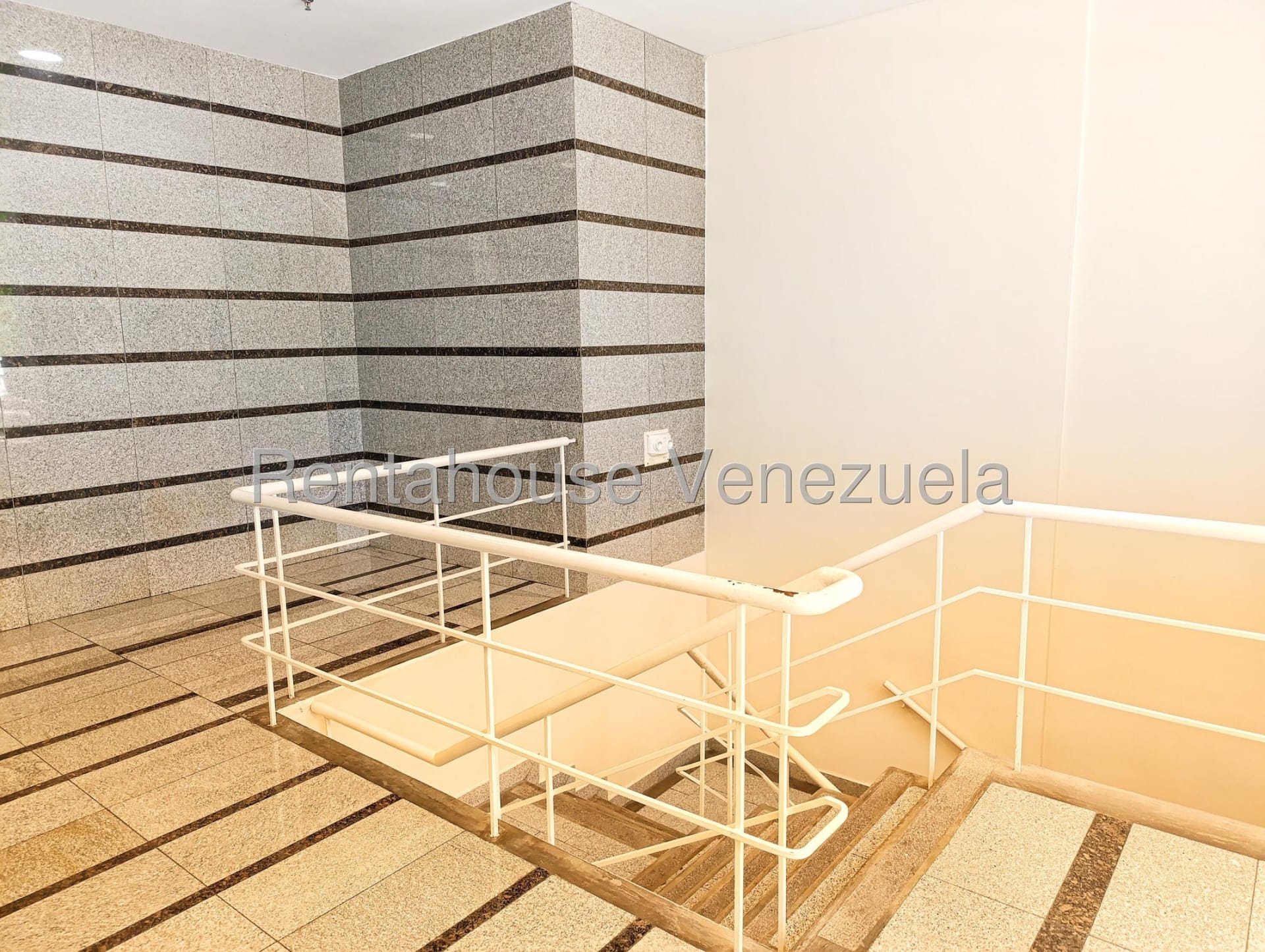 Oficina en alquiler en Caracas (Santa Paula), foto 2 de 12