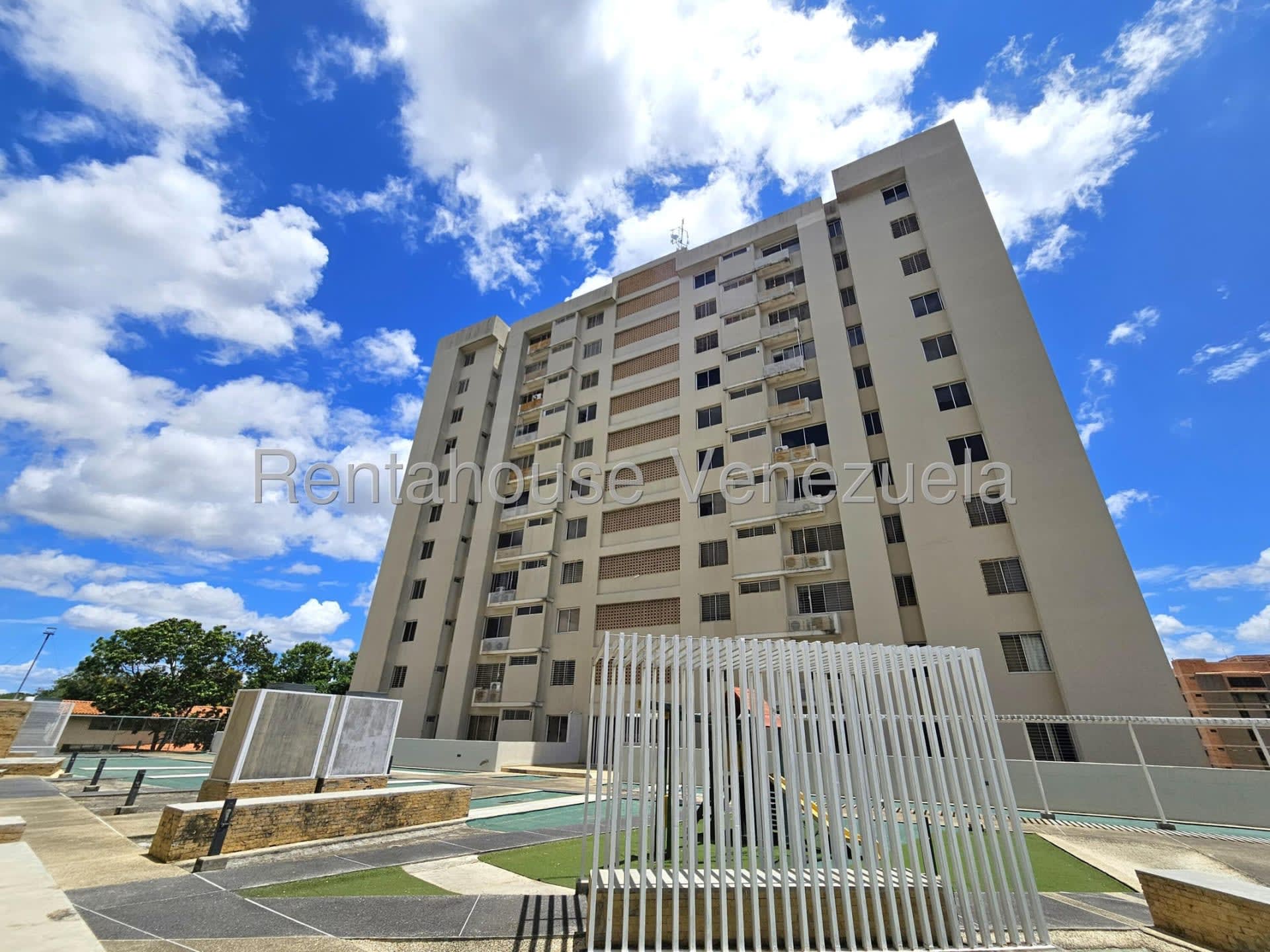 Apartamento en venta en Barquisimeto (Zona Oeste), foto 1 de 12