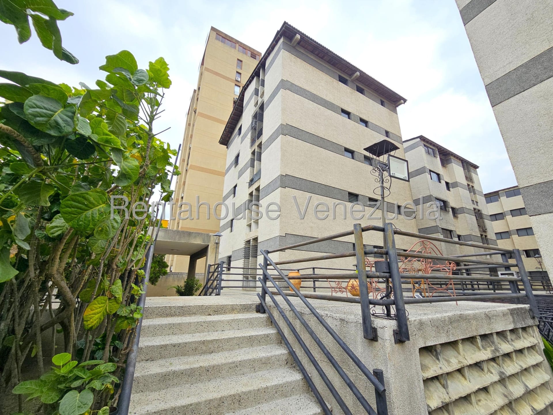 Apartamento en venta en Barquisimeto (Club Hipico Las Trinitarias), foto 1 de 12