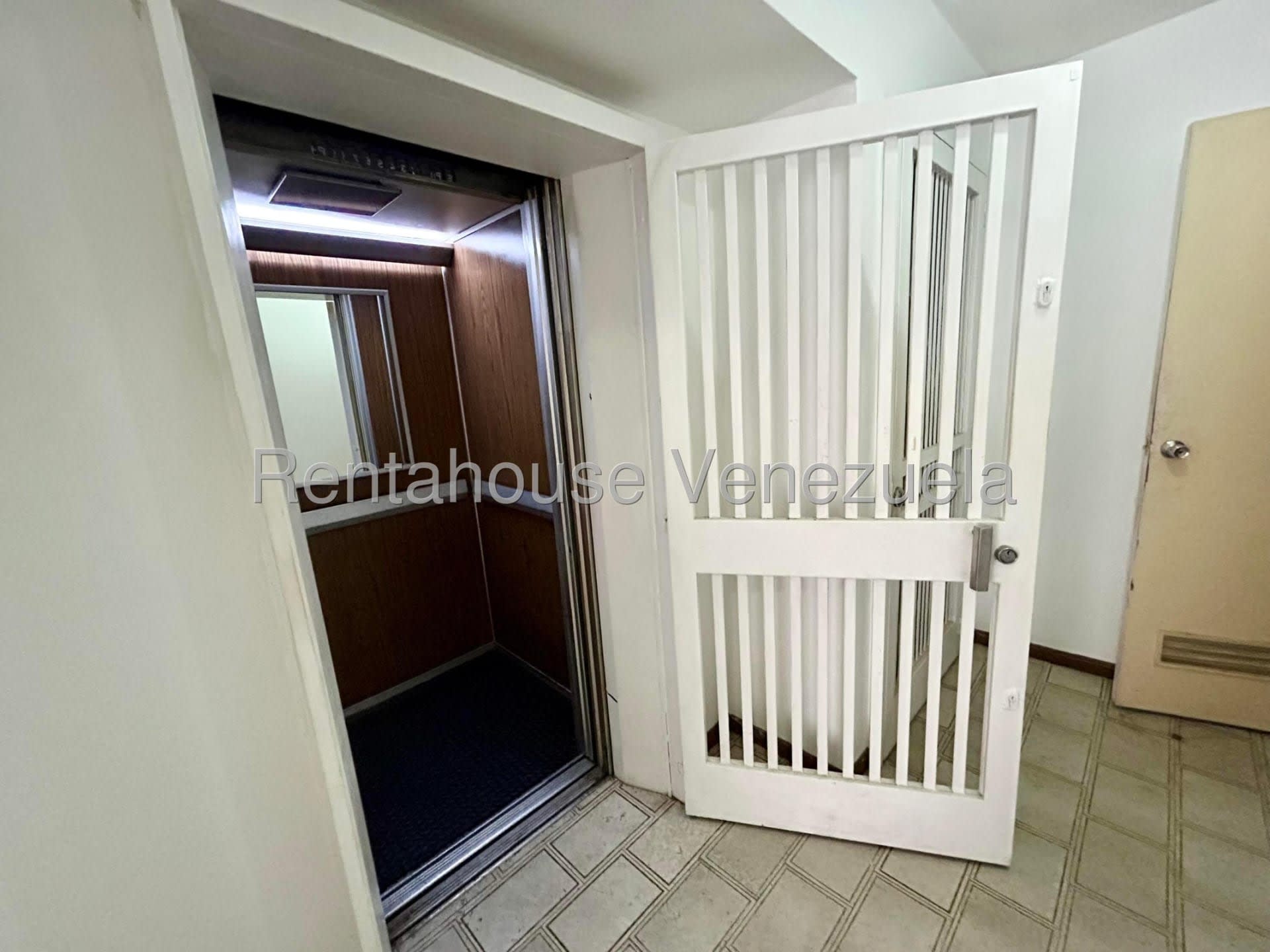 Apartamento en venta en Caracas (La Urbina), foto 3 de 12