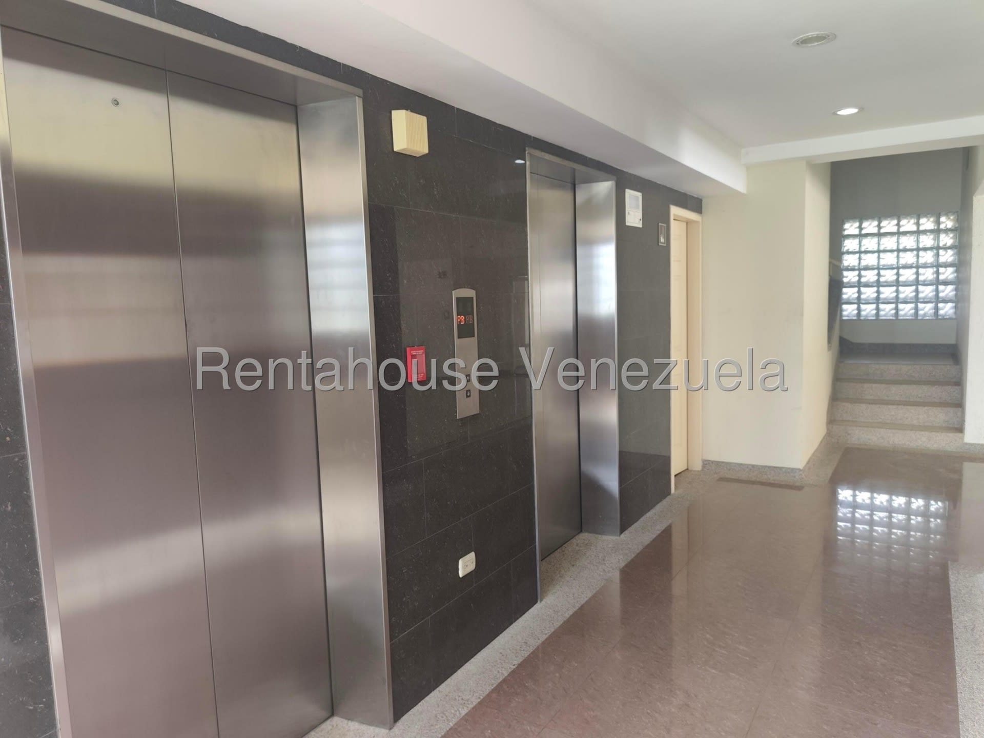Apartamento en venta en Caracas (La Lagunita Country Club), foto 3 de 12