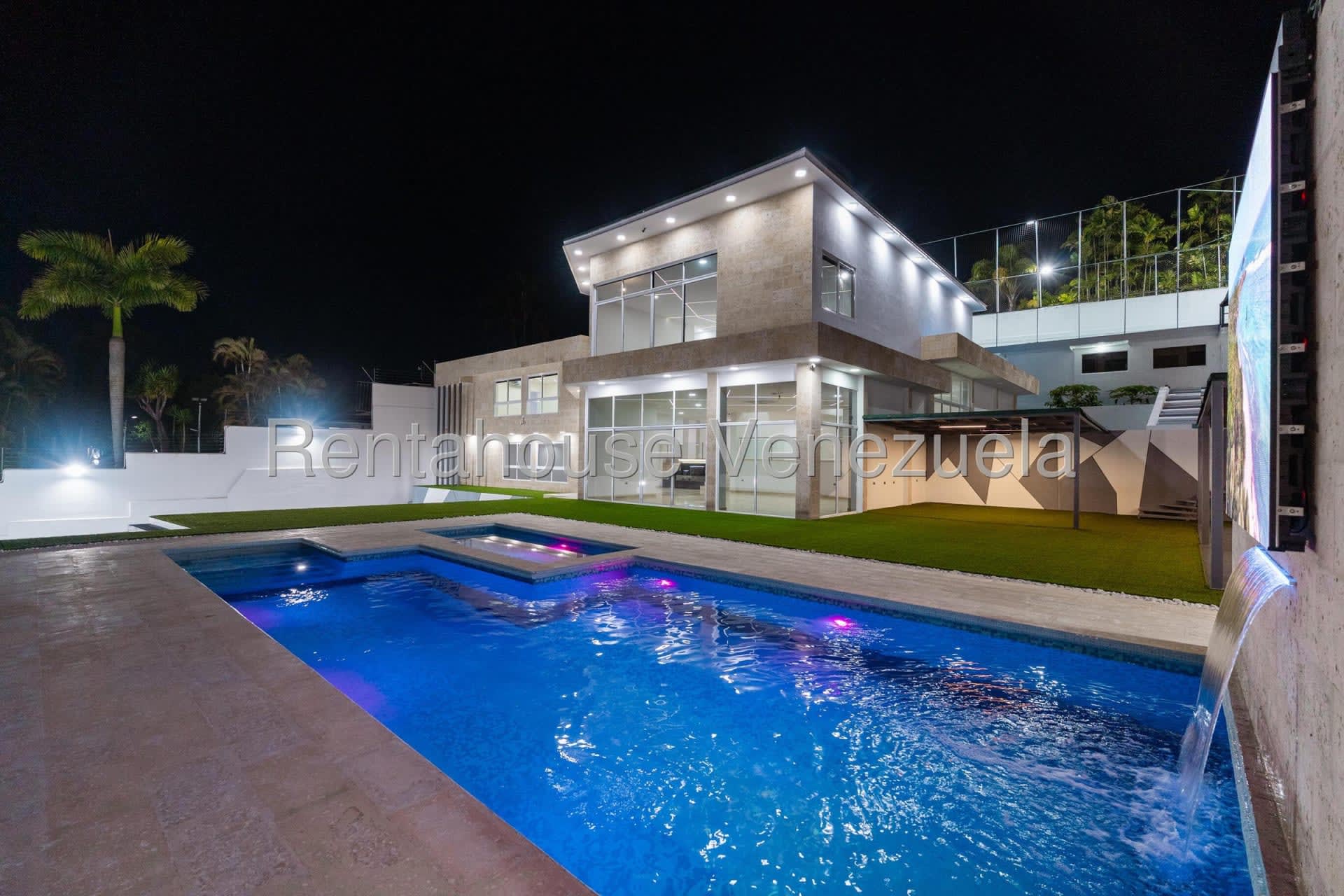 Casa en venta en Caracas (La Lagunita Country Club), foto 1 de 12