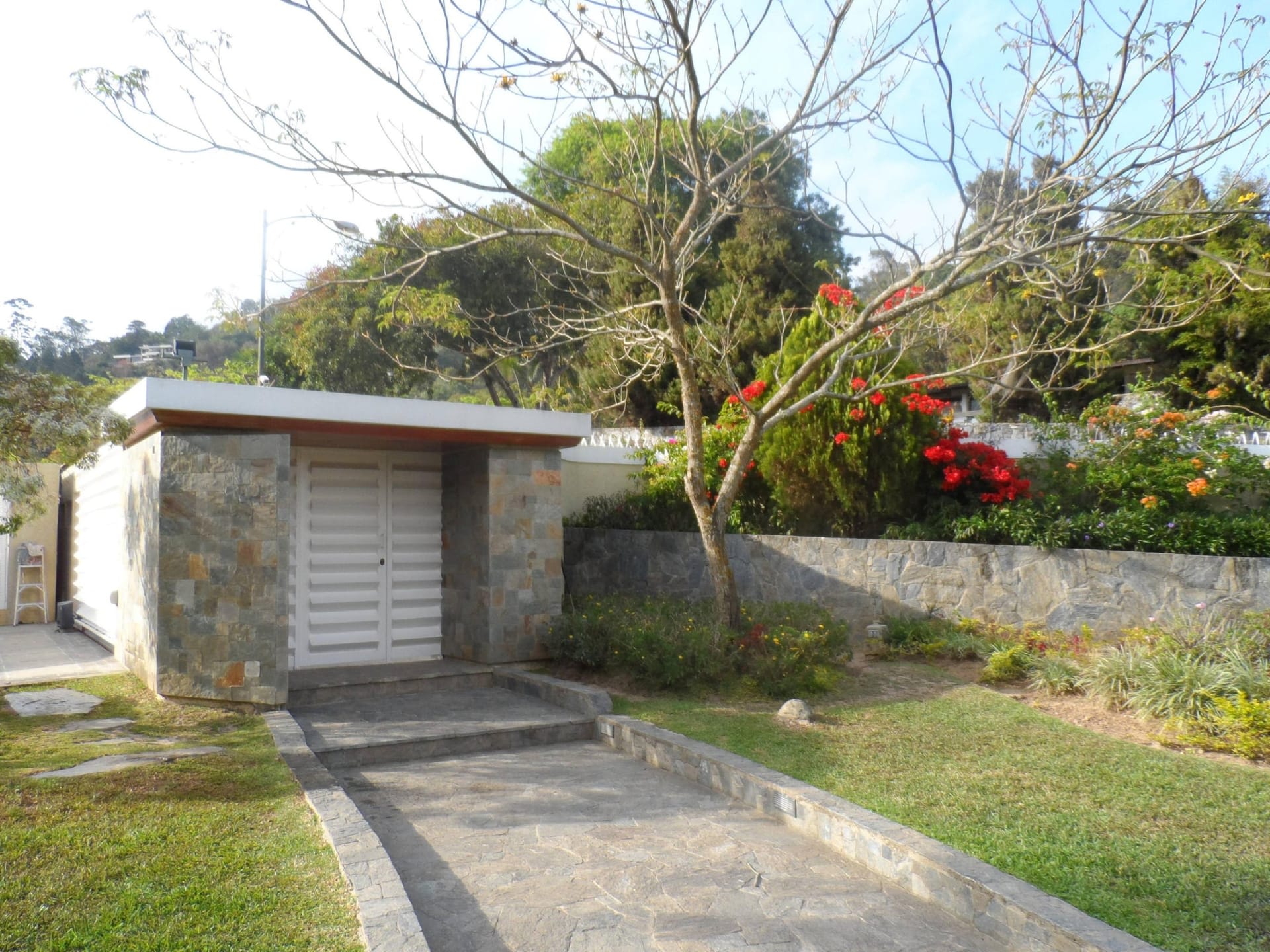 Casa en venta en Caracas (La Lagunita Country Club), foto 2 de 12