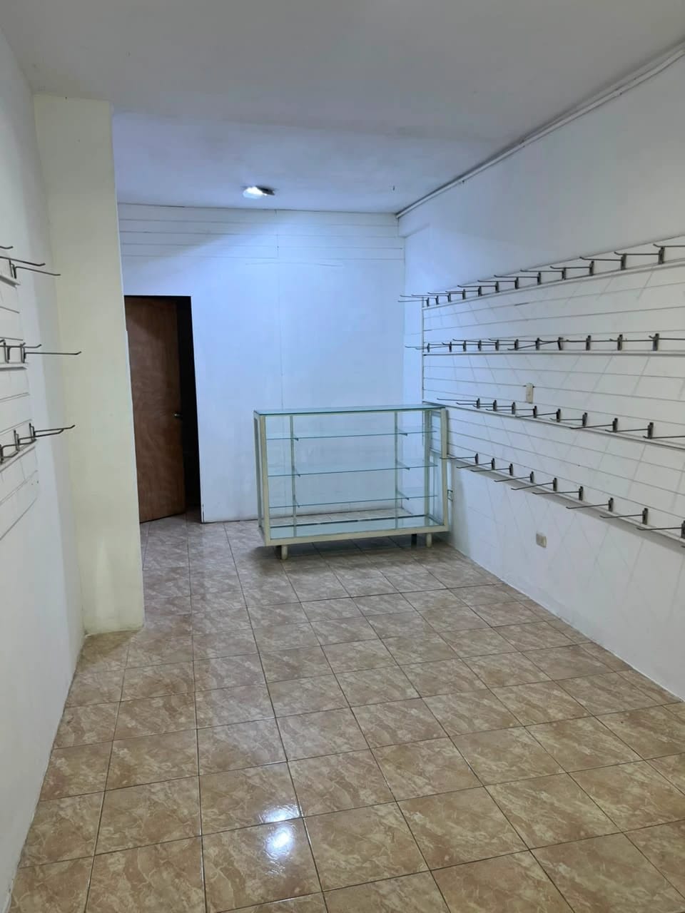 Local comercial en alquiler en Naguanagua (Av. Bolívar), foto 5 de 7