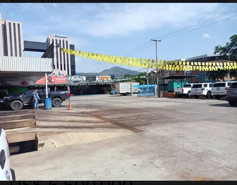 Local comercial en venta en Naguanagua (Frente al C.C. Chirikayén), foto 4 de 10
