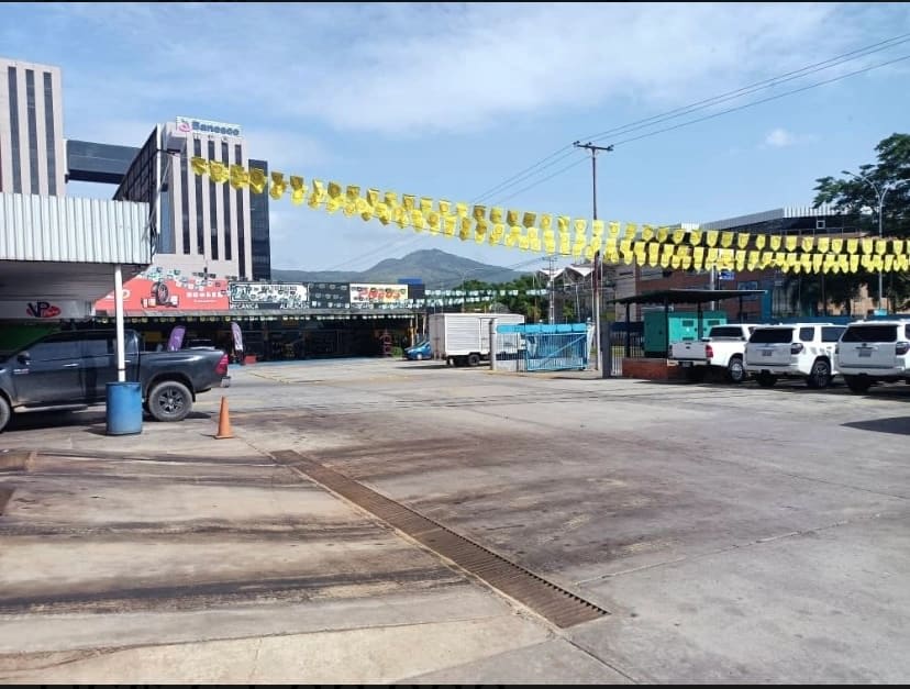 Local comercial en venta en Naguanagua (Frente al C.C. Chirikayén), foto 3 de 10