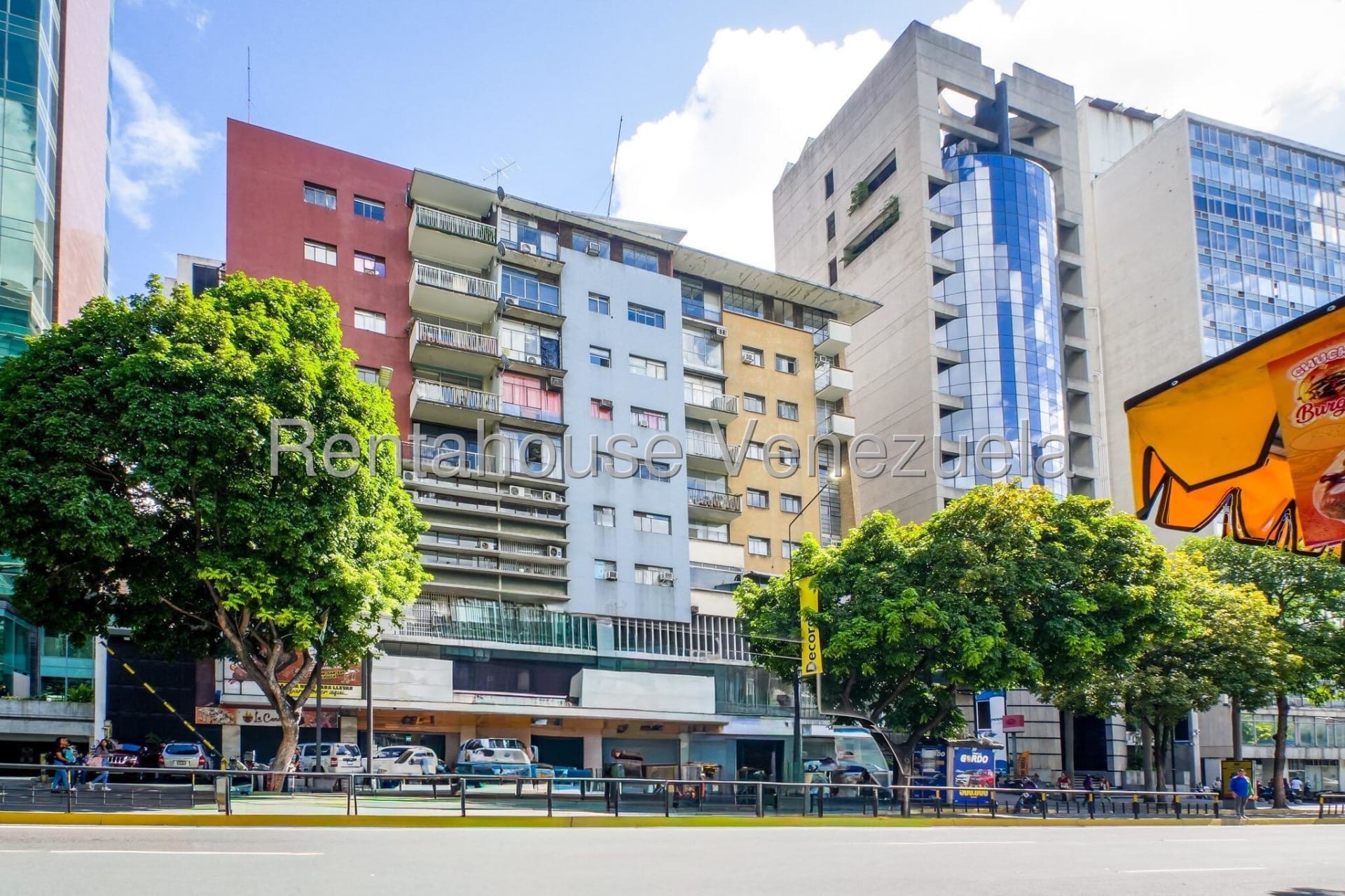 Local comercial en venta en Caracas (El Rosal), foto 3 de 12