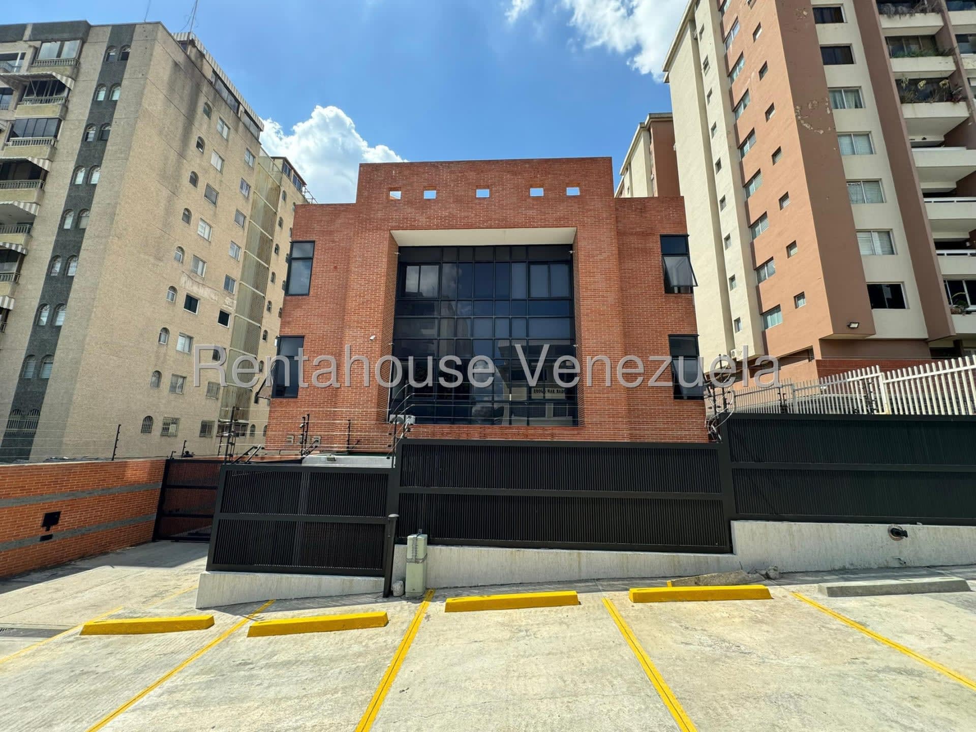 Local comercial en venta en Caracas (Los Dos Caminos), foto 2 de 12