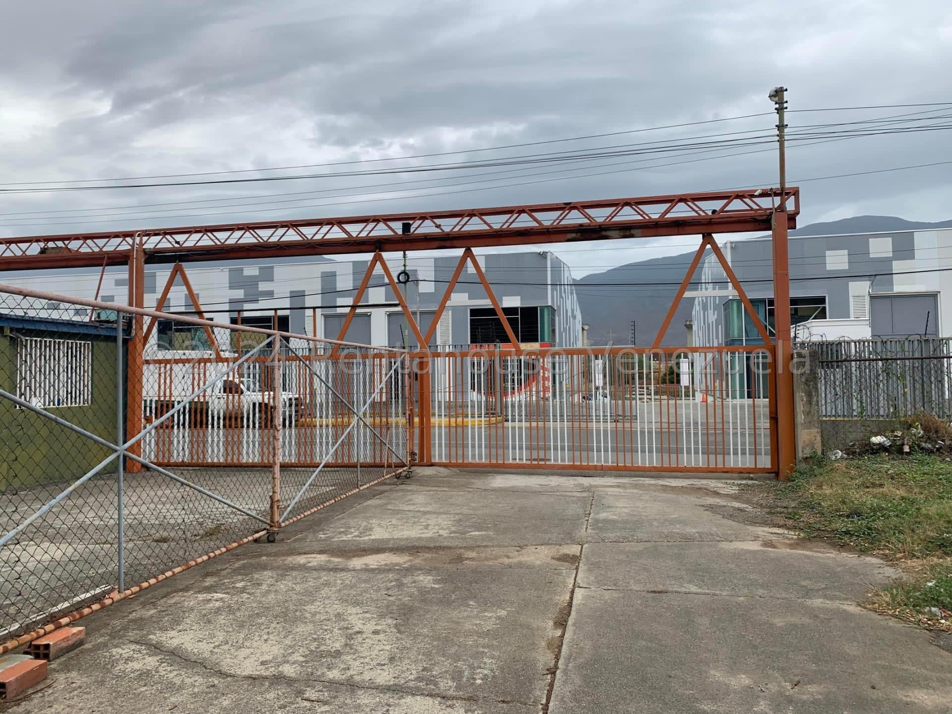 Local comercial en venta en Guarenas (El Marques), foto 2 de 12