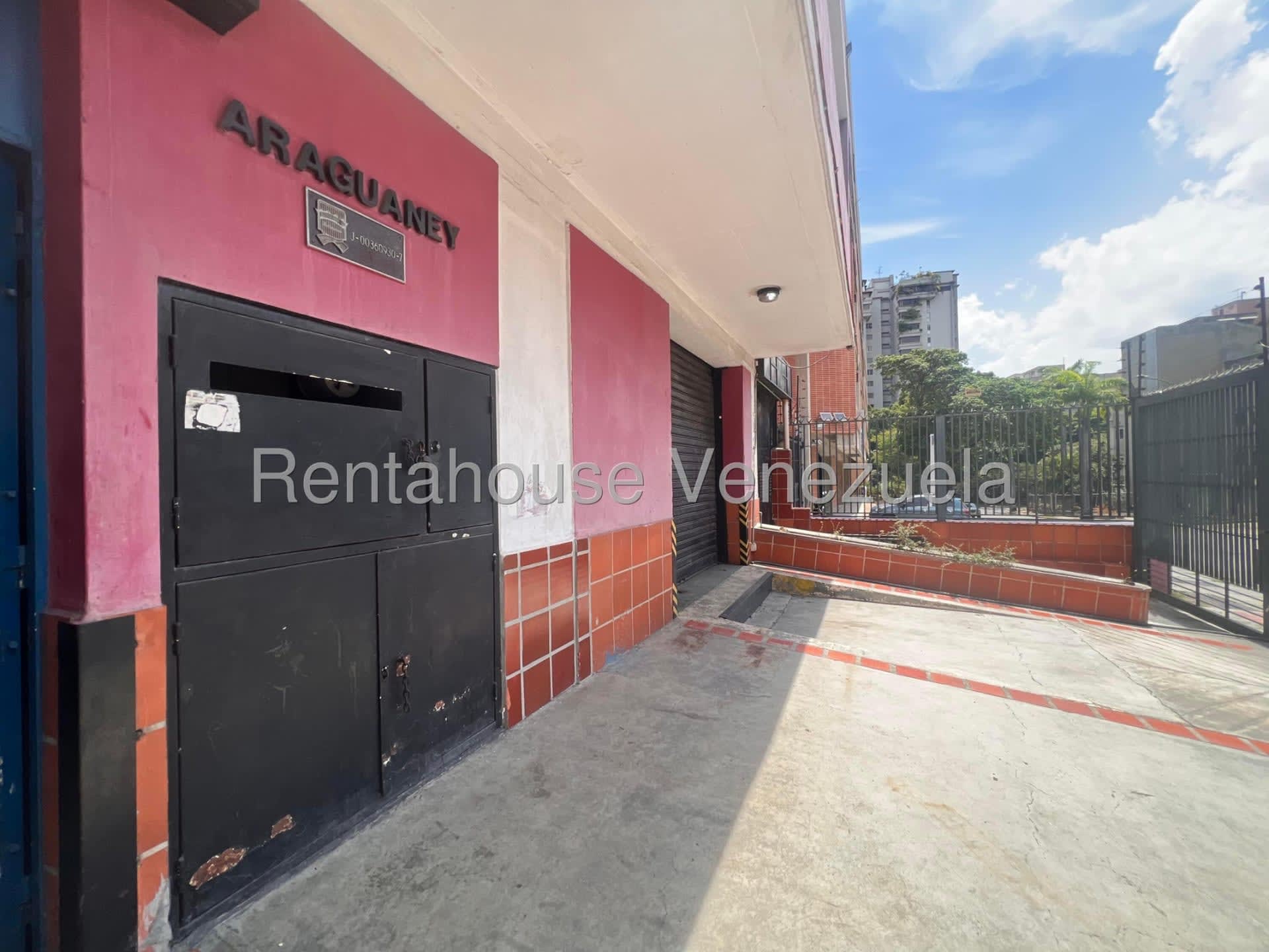 Local comercial en venta en Caracas (La Urbina), foto 3 de 12