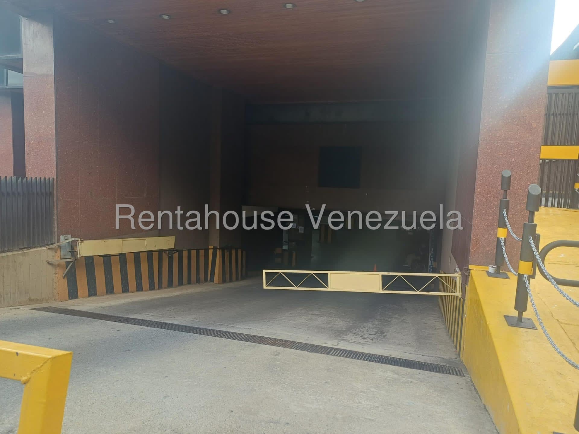 Local comercial en venta en Caracas (Los Dos Caminos), foto 2 de 12