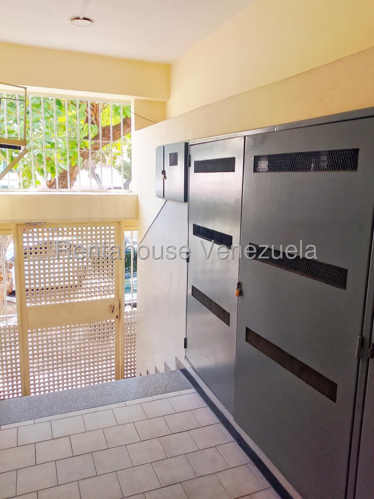 Local comercial en venta en Guarenas, foto 3 de 12