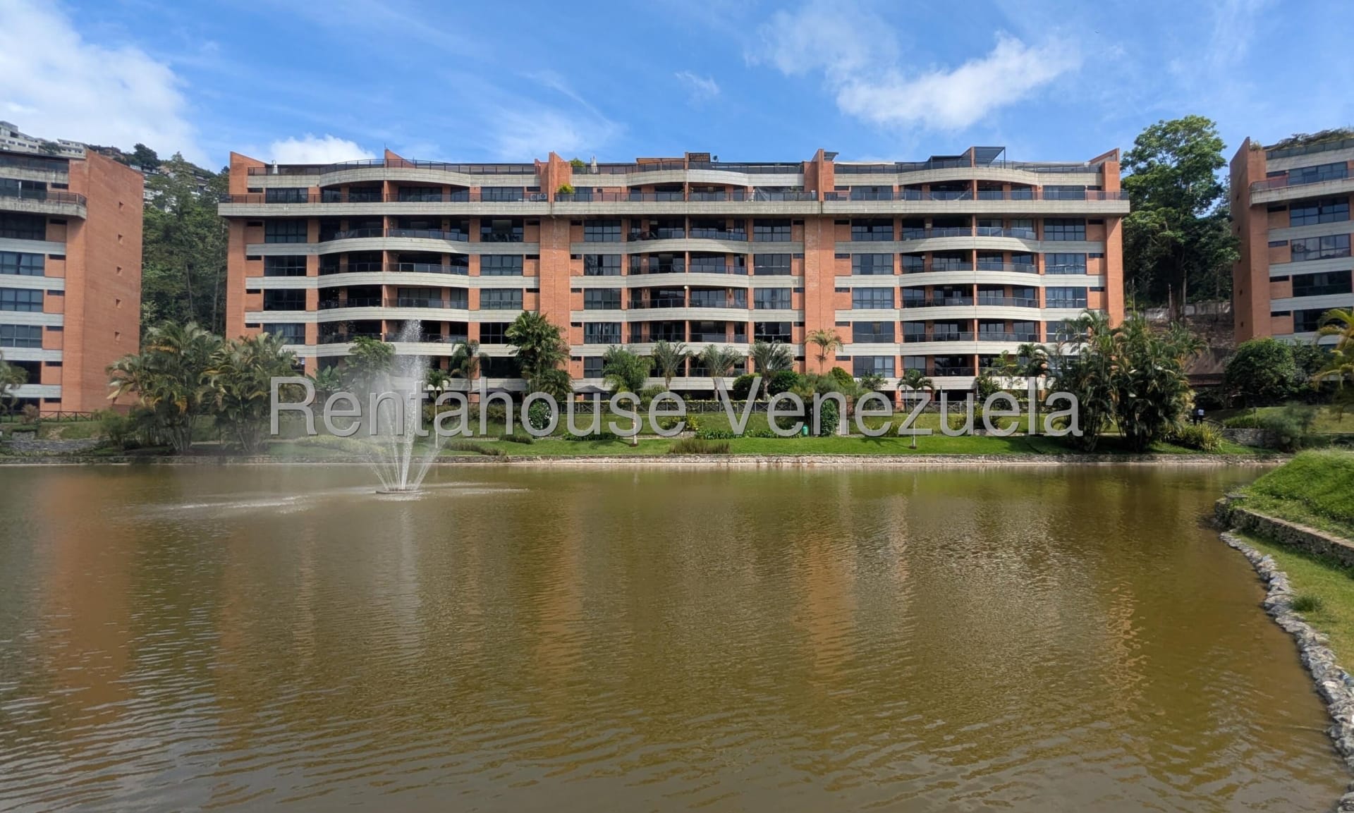 Apartamento en venta en Caracas (La Lagunita Country Club), foto 1 de 12