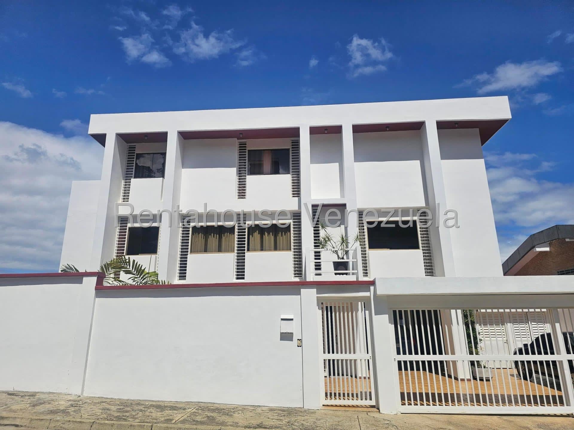 Casa en venta en Caracas (Los Naranjos del Cafetal), foto 1 de 12