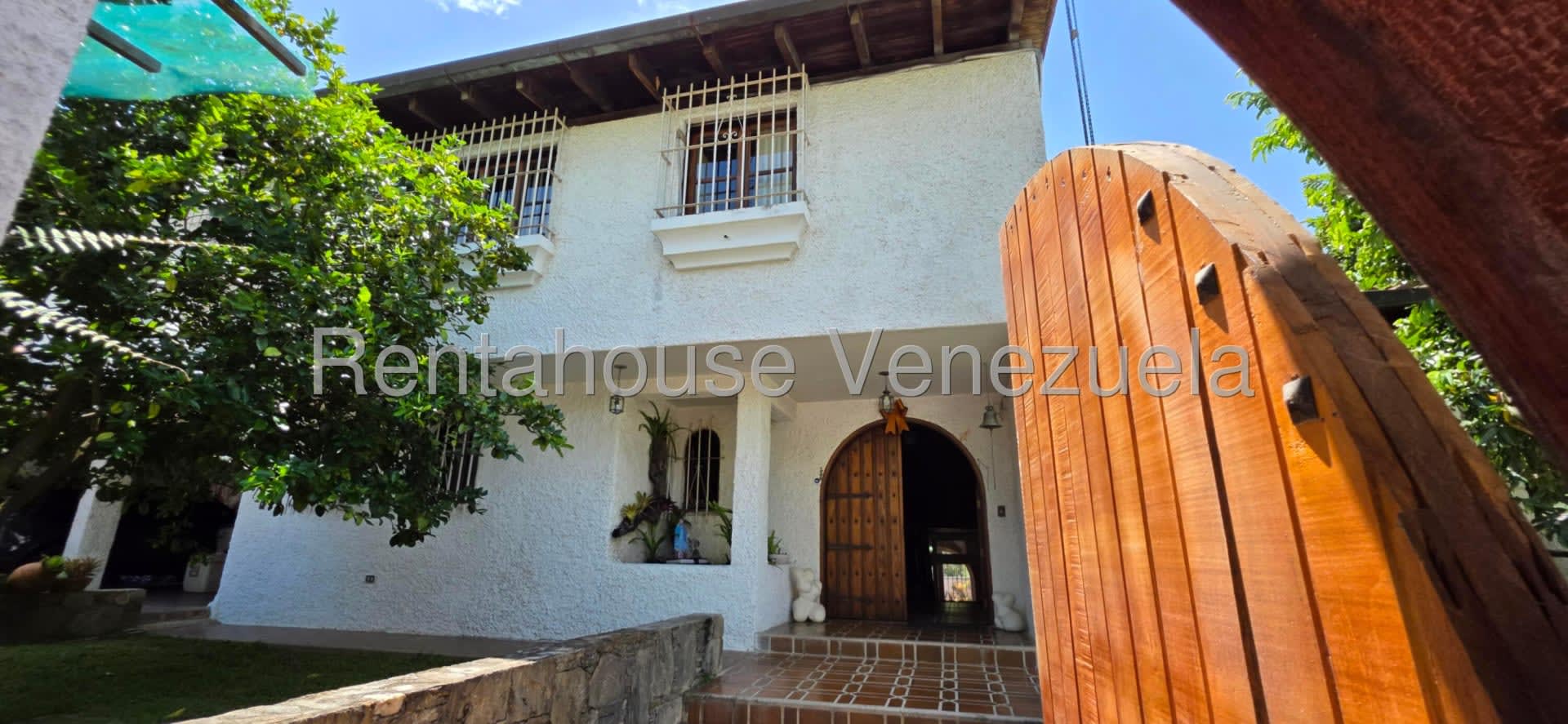 Casa en venta en Caracas (La Lagunita Country Club), foto 1 de 12