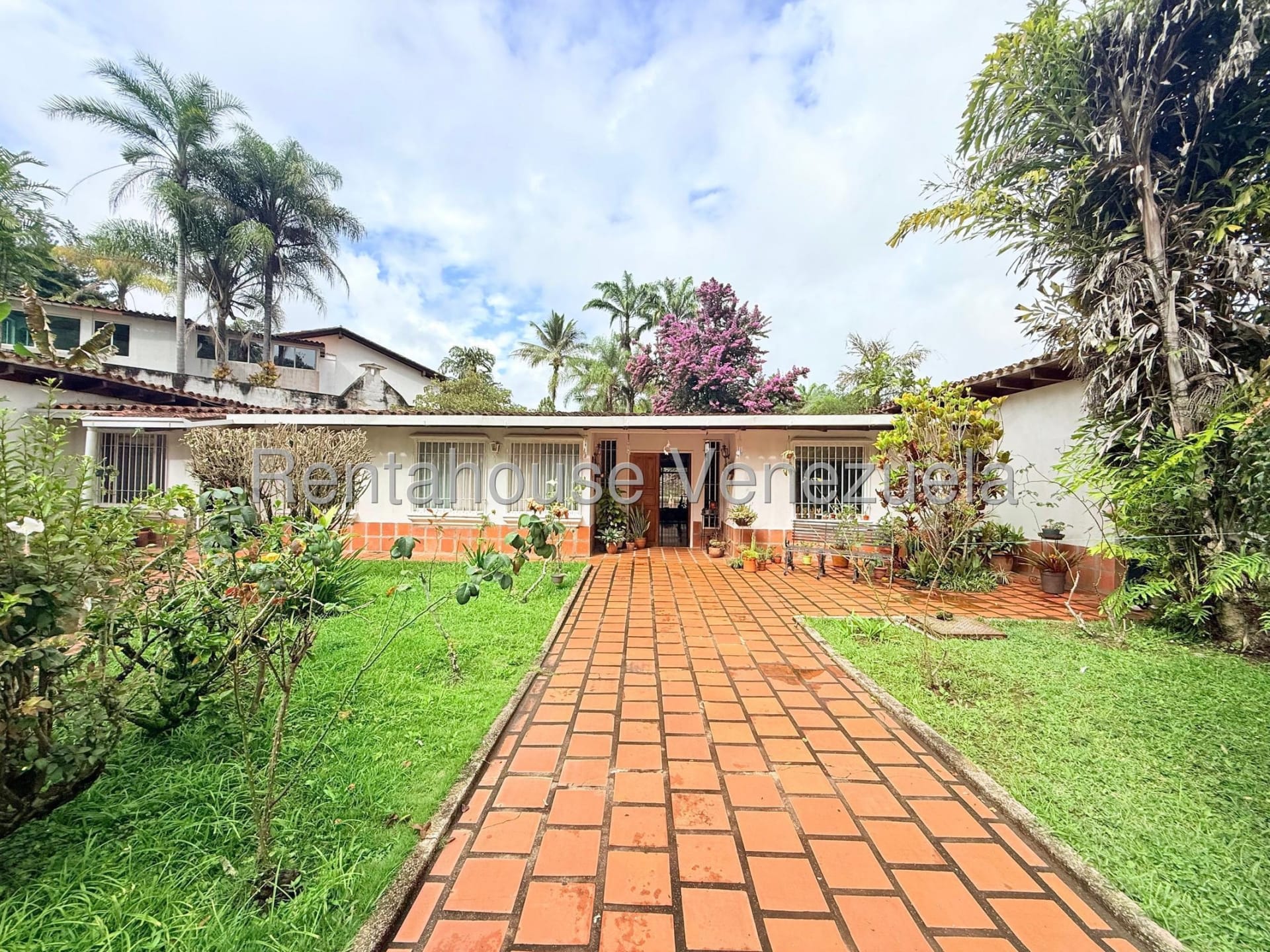 Casa en venta en Caracas (La Lagunita Country Club), foto 2 de 12