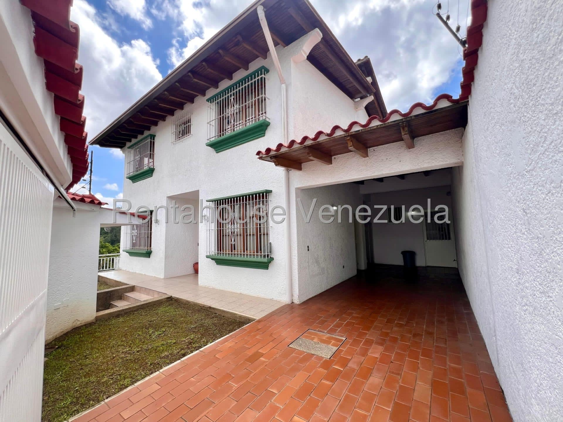Casa en venta en Caracas (Los Naranjos del Cafetal), foto 1 de 12