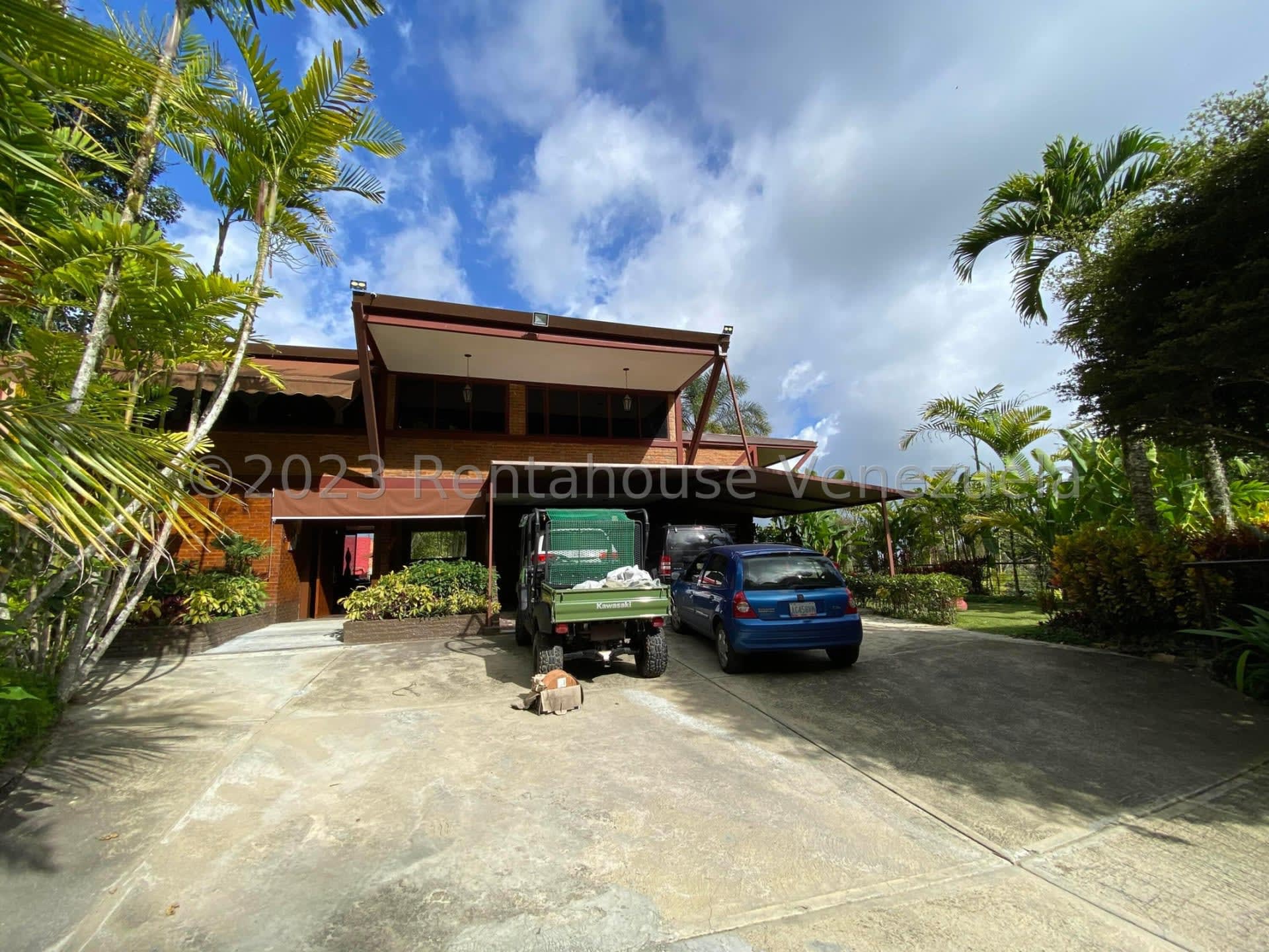Casa en venta en Caracas (La Lagunita Country Club), foto 1 de 12