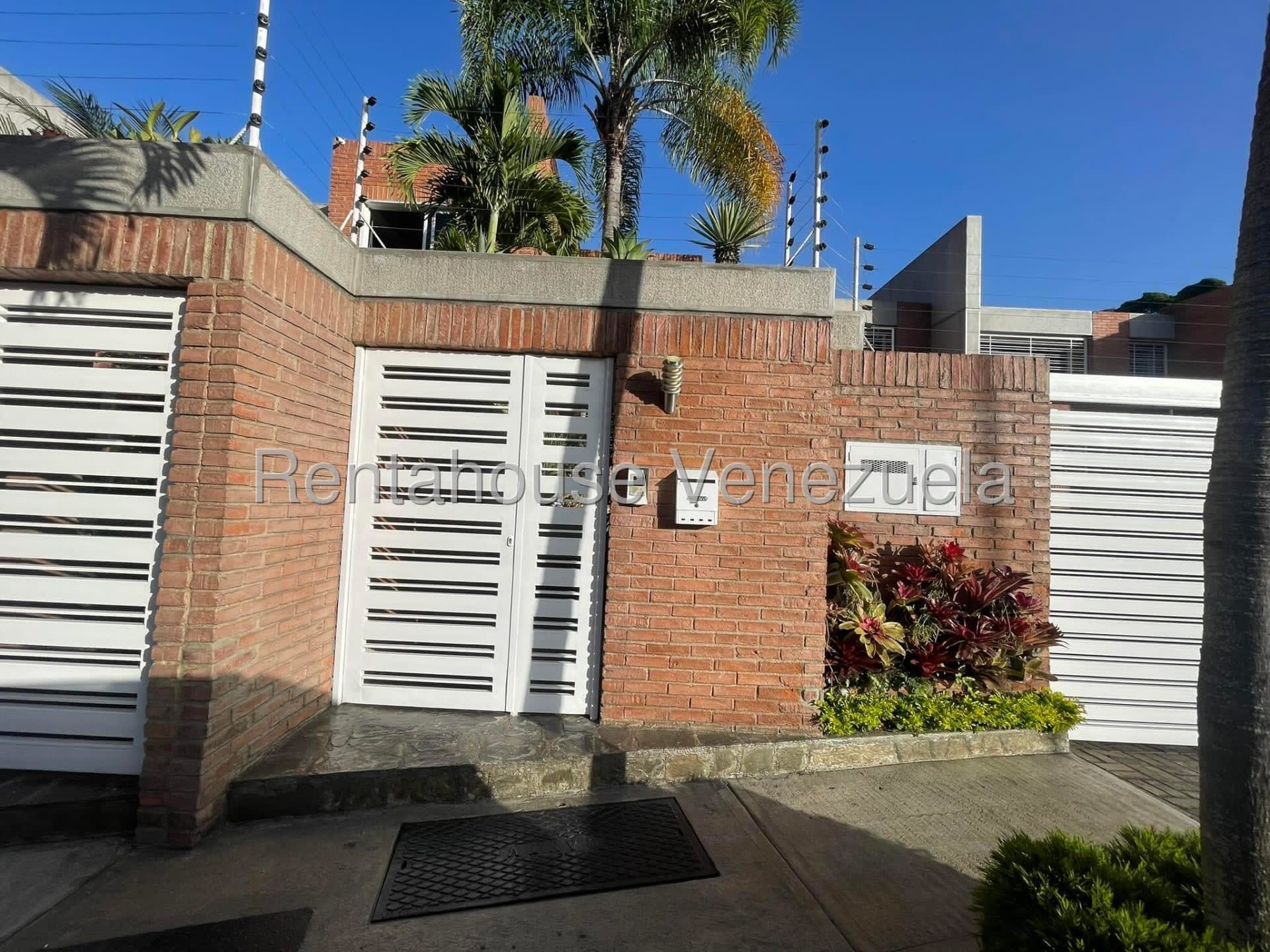 Casa en venta en Caracas (La Lagunita Country Club), foto 1 de 12