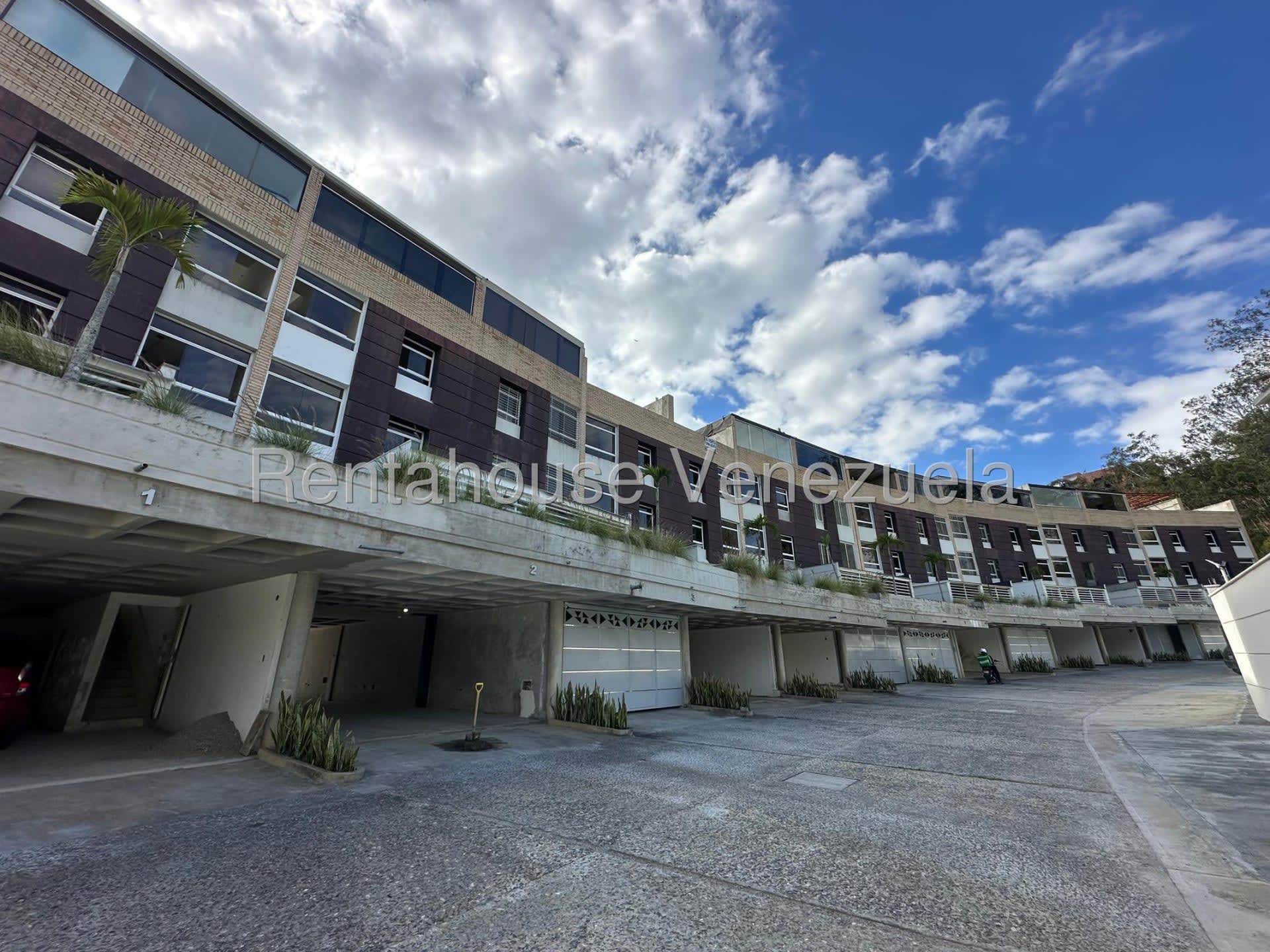 Casa en venta en Caracas (Colinas de La Tahona), foto 1 de 12