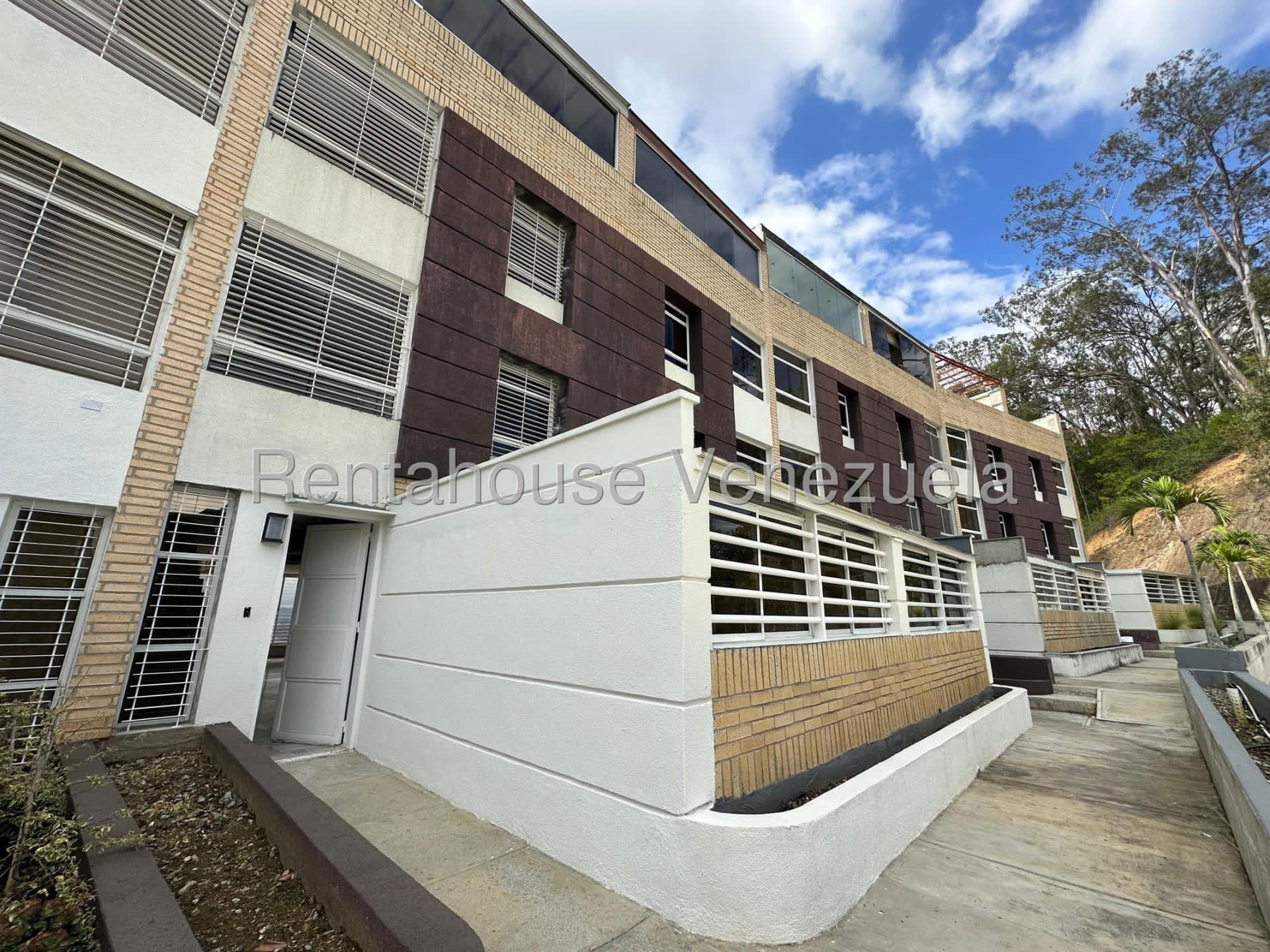 Casa en venta en Caracas (Colinas de La Tahona), foto 2 de 12