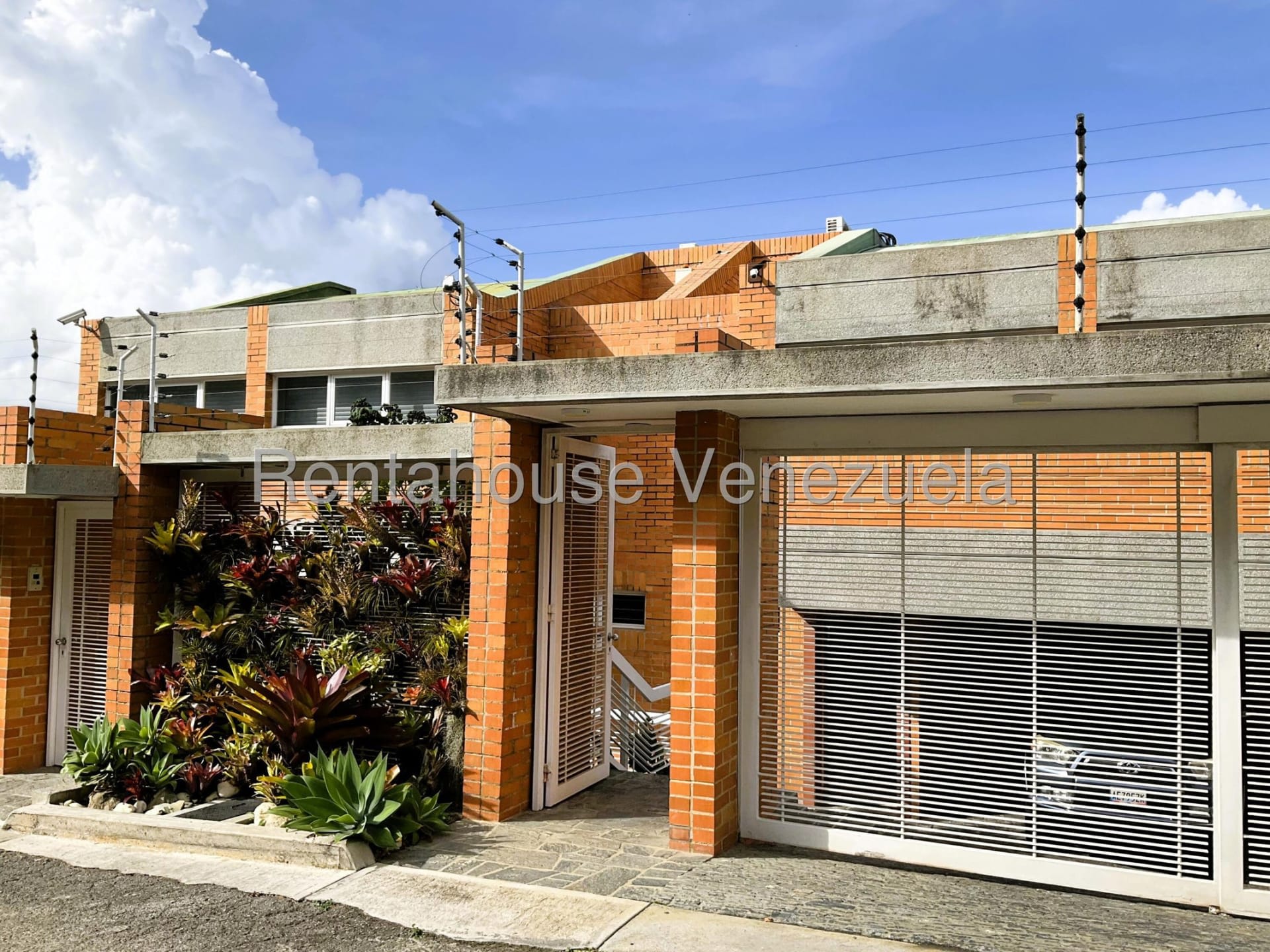 Casa en venta en Caracas (Los Naranjos del Cafetal), foto 1 de 12