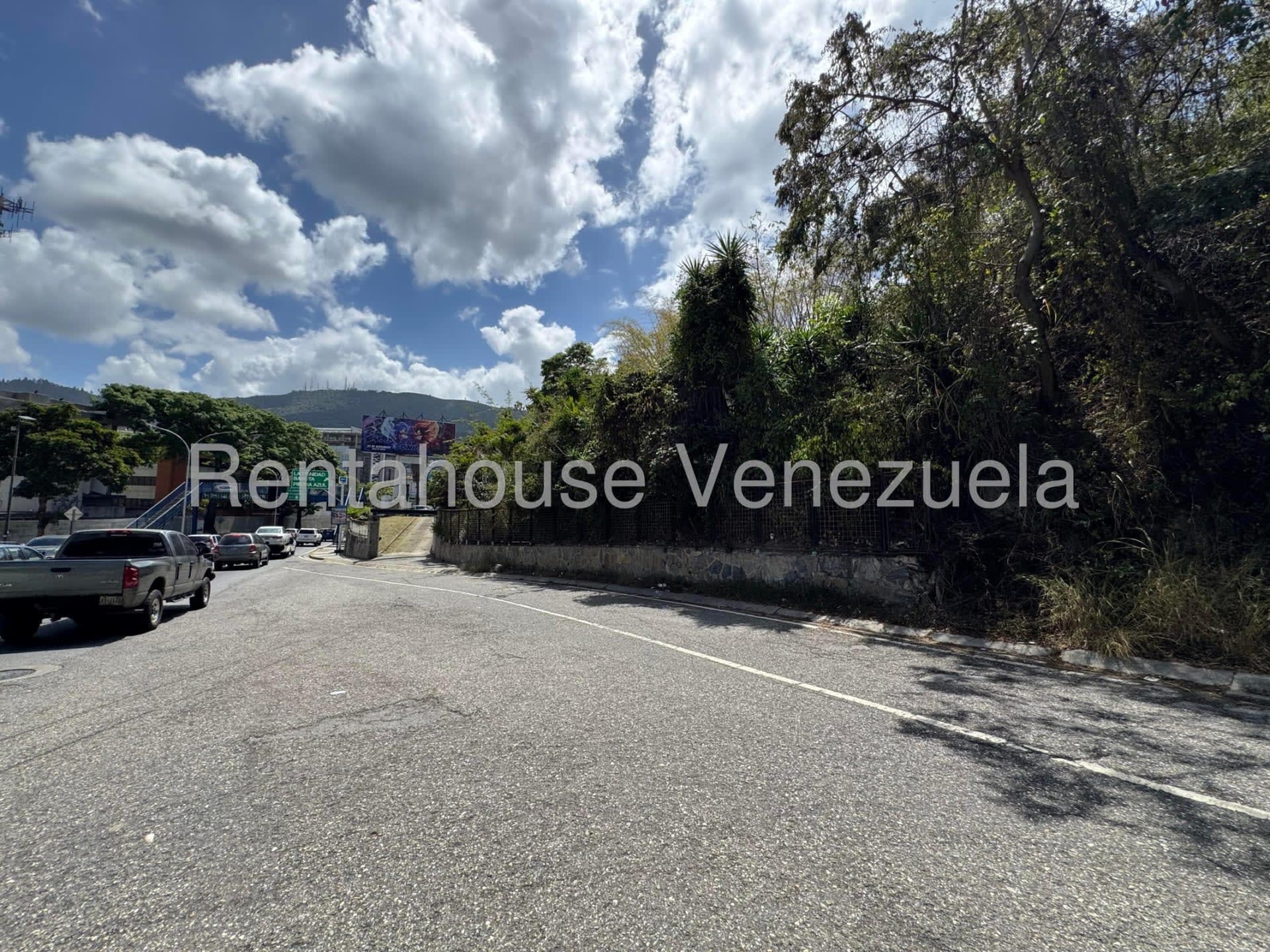 Terreno en venta en Caracas (La Trinidad), foto 1 de 12