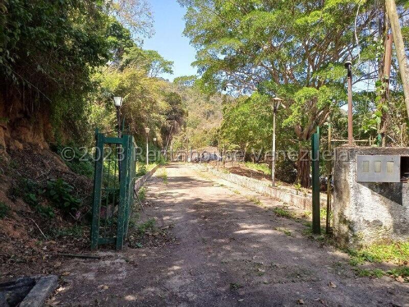 Terreno en venta en Caracas (Parque Caiza), foto 2 de 12