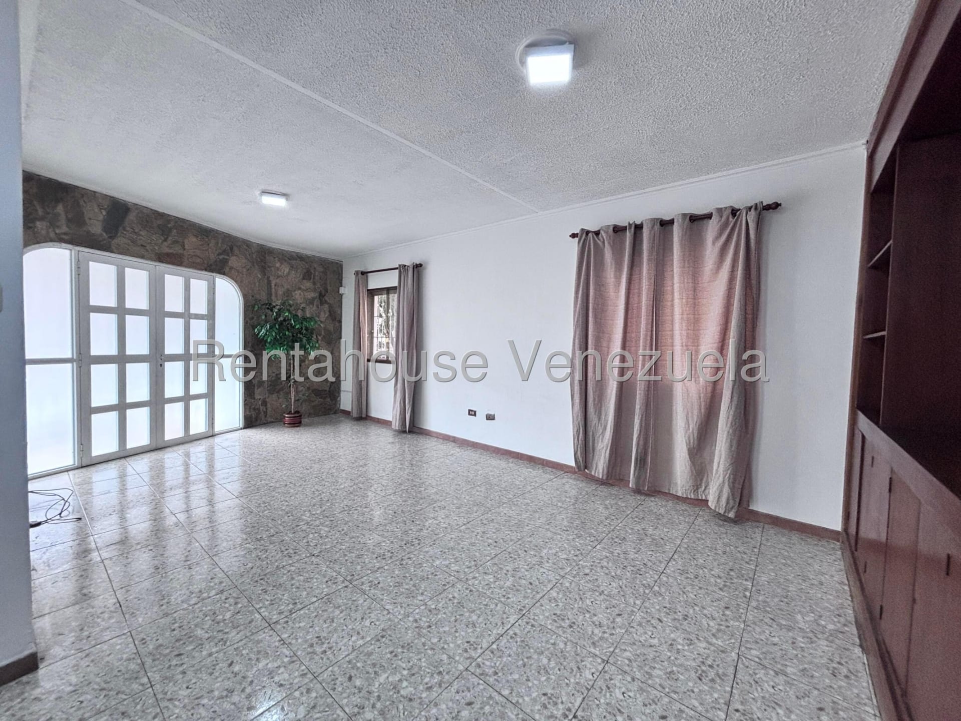 Local comercial en alquiler en Caracas (Colinas de Bello Monte), foto 1 de 12