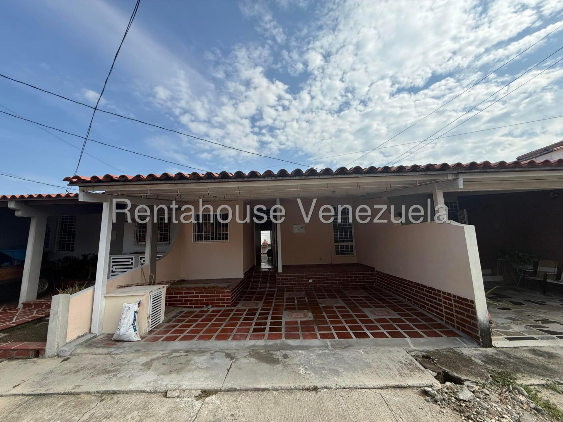 Casa en venta en Barquisimeto (La Mora), foto 2 de 12