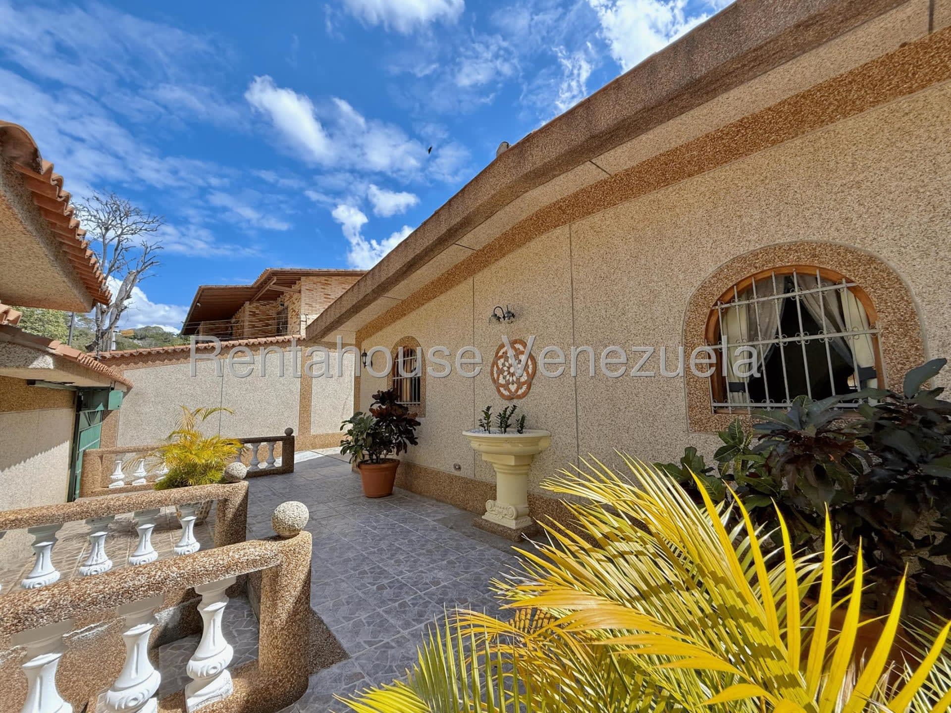 Casa en venta en Caracas (El Cafetal), foto 1 de 12