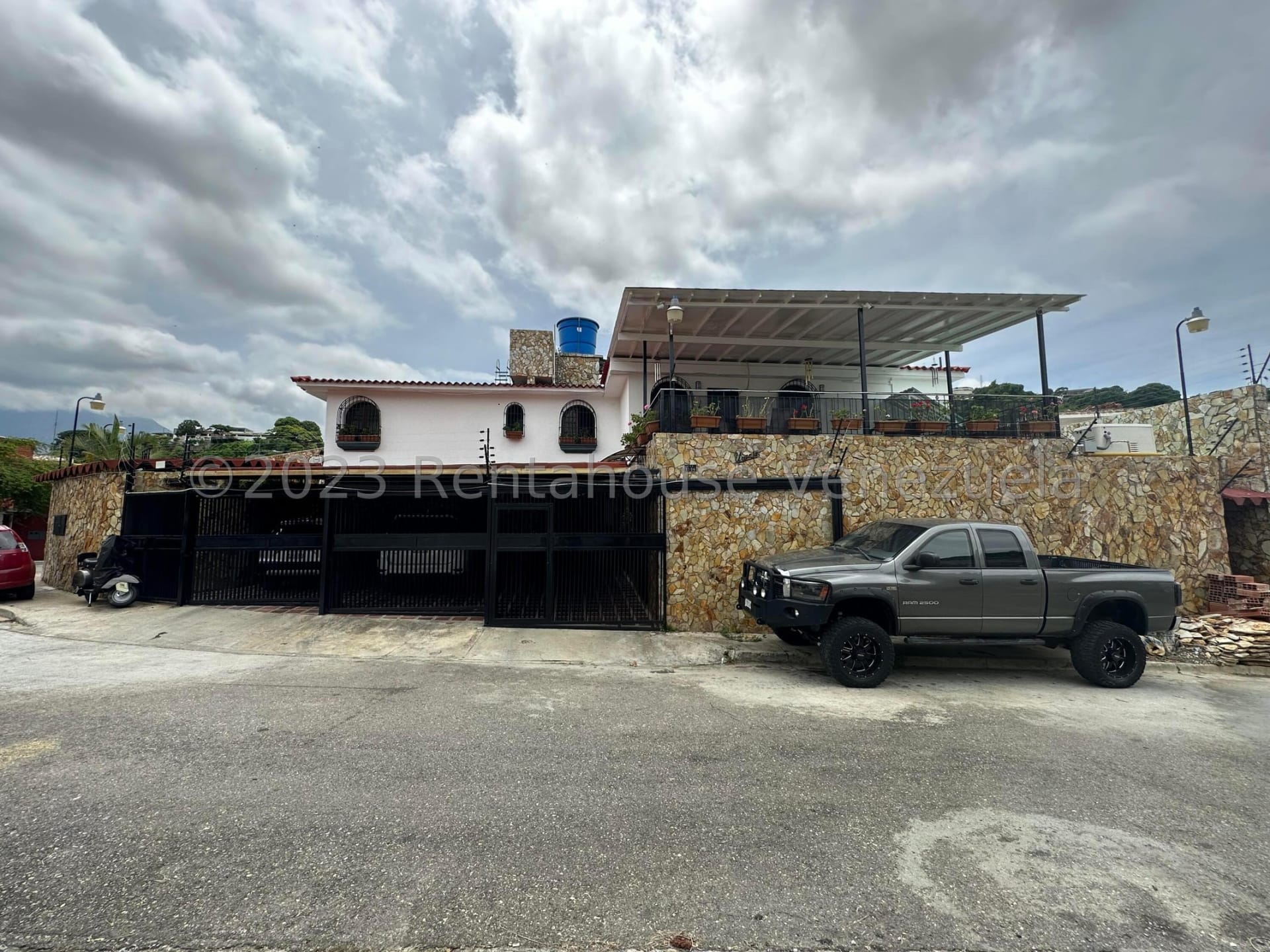 Casa en venta en Caracas (El Cafetal), foto 1 de 12