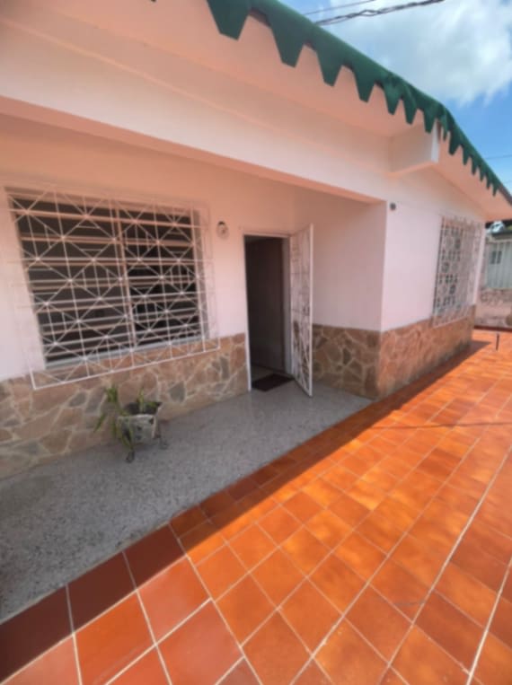 Amplia casa en venta ubicada al Este de Barquisimeto, Urbanización Patarata