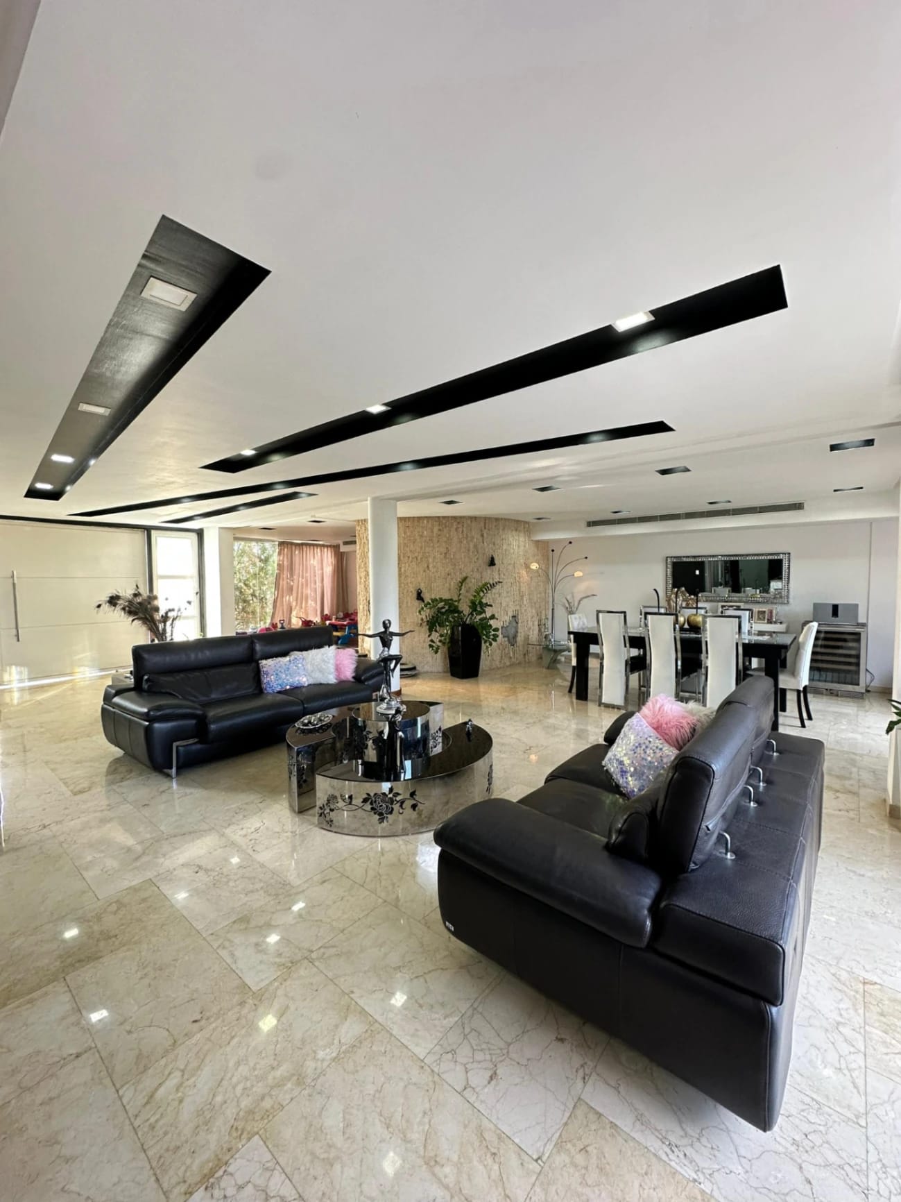 Foto 4 de Sky Group Elegance Vende Casa Moderna en Cumbres del Manzano