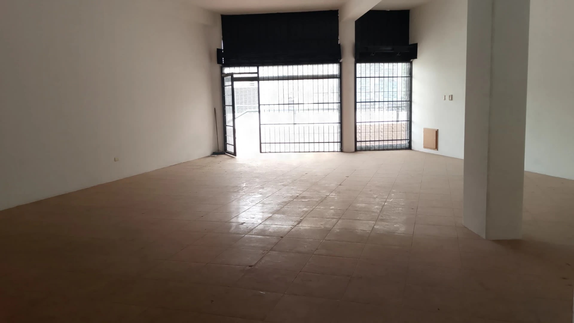 Foto 3 de PG Inmobiliaria Gold Vende Local