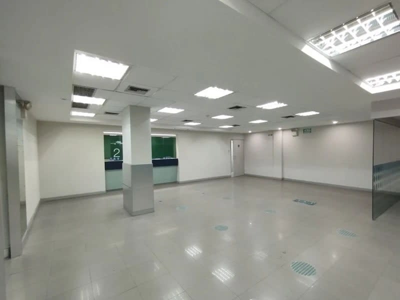 Foto 4 de Amplio Local Comercial