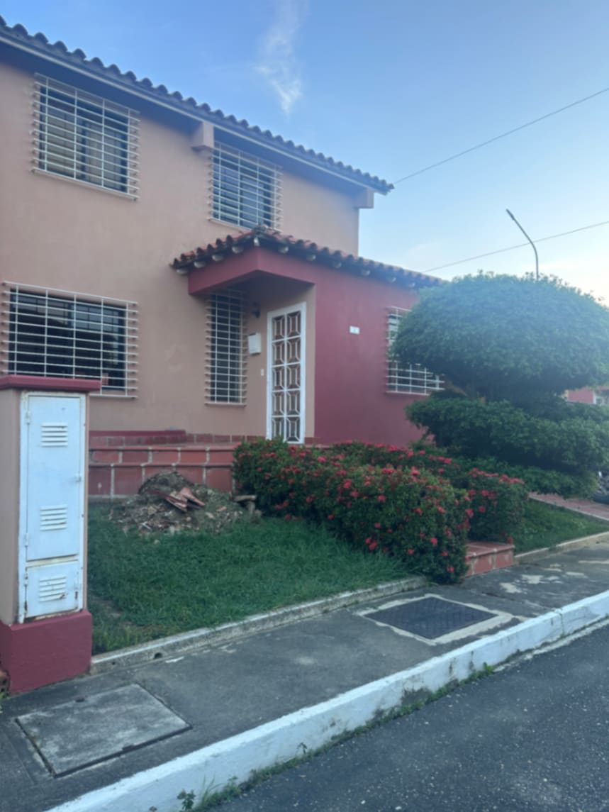 Townhouse en alquiler Caña Dulce Urb Privada