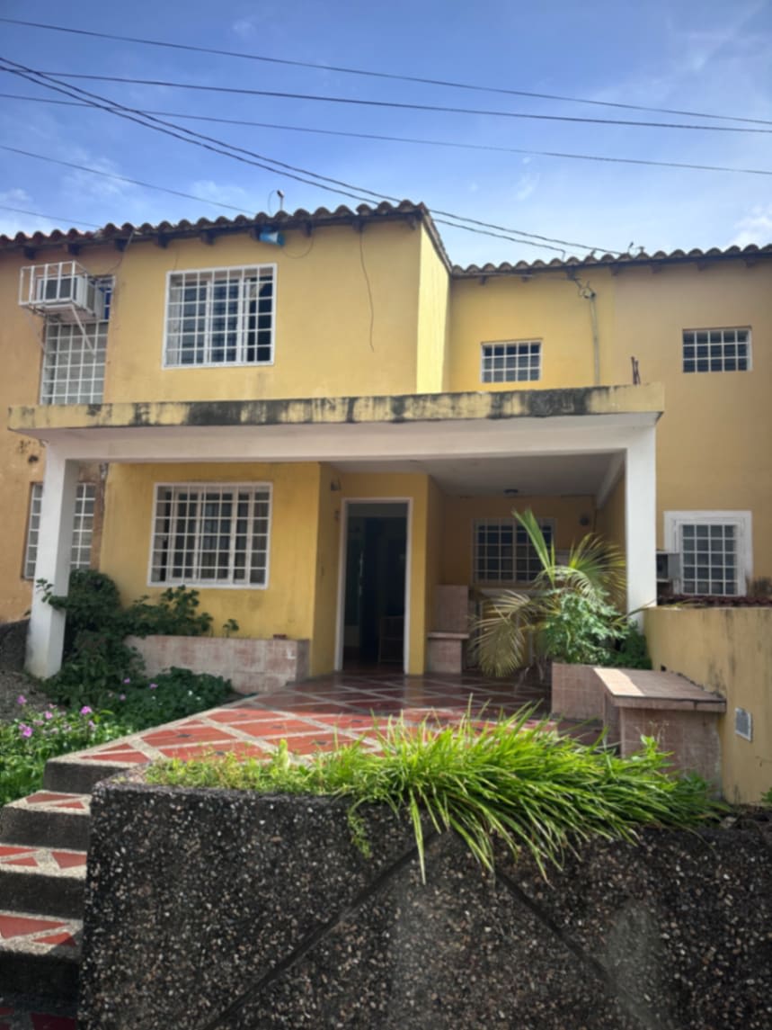 Townhouse Urb Privada Villa Mora
