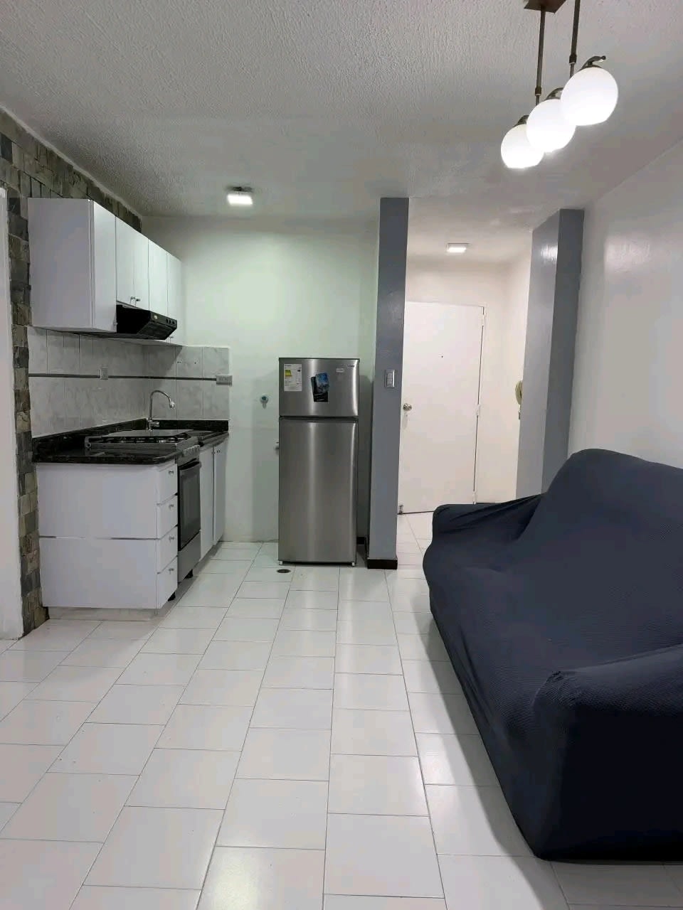 Alquilo moderno apartamento en La Ensenada sector Cerro Amarillo