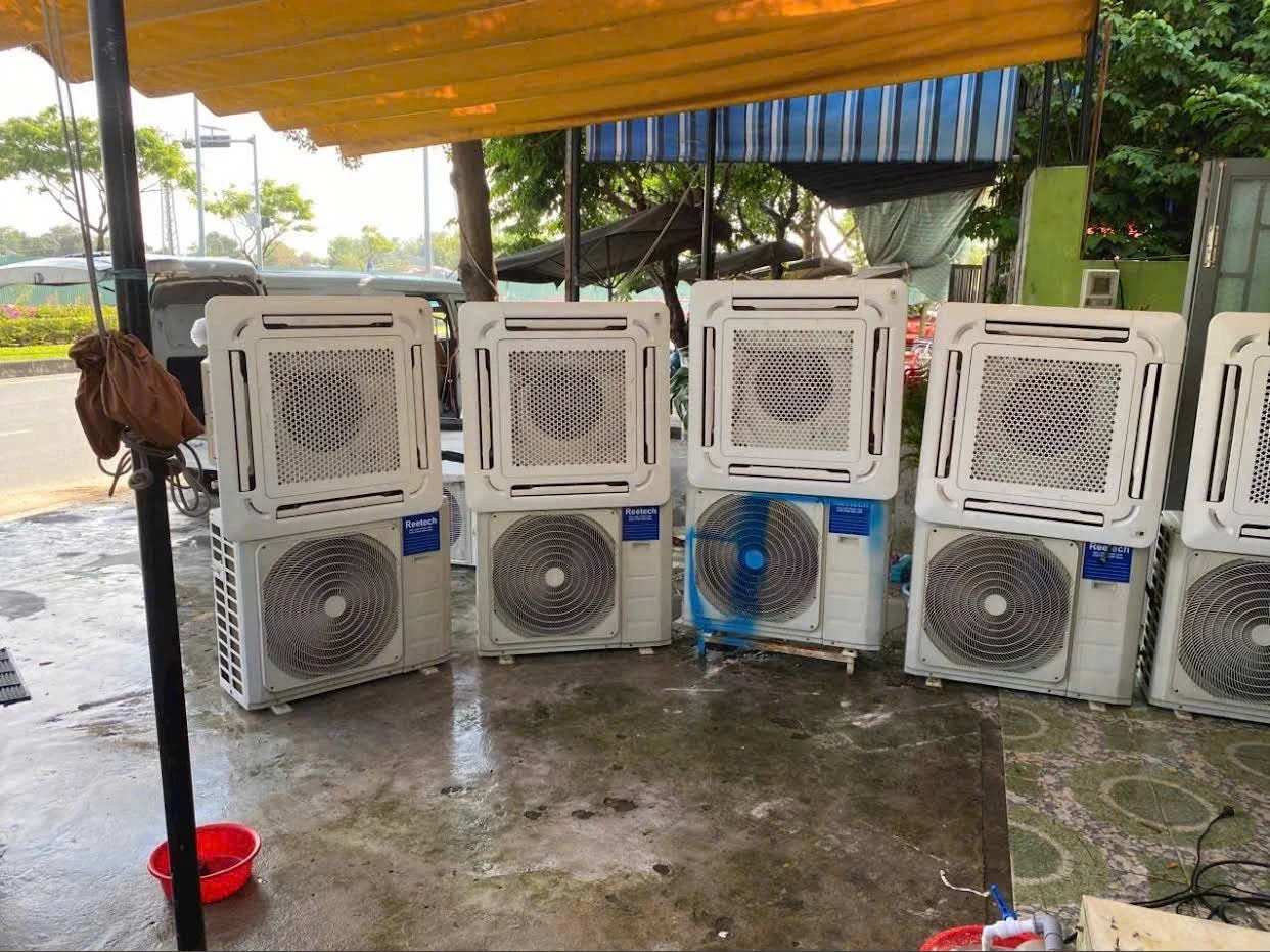 Các bộ máy lạnh âm trần Reetech tại cửa hàng Kim Phú