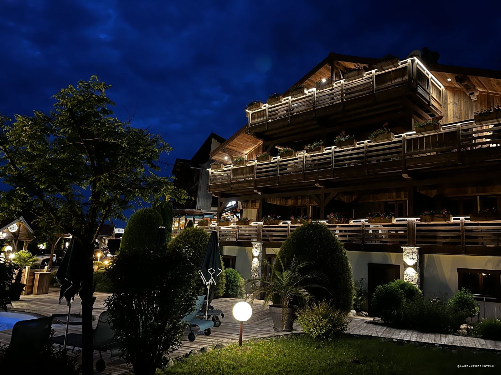 Les Bas Rupts at nightfall, at an altitude of 800 metres