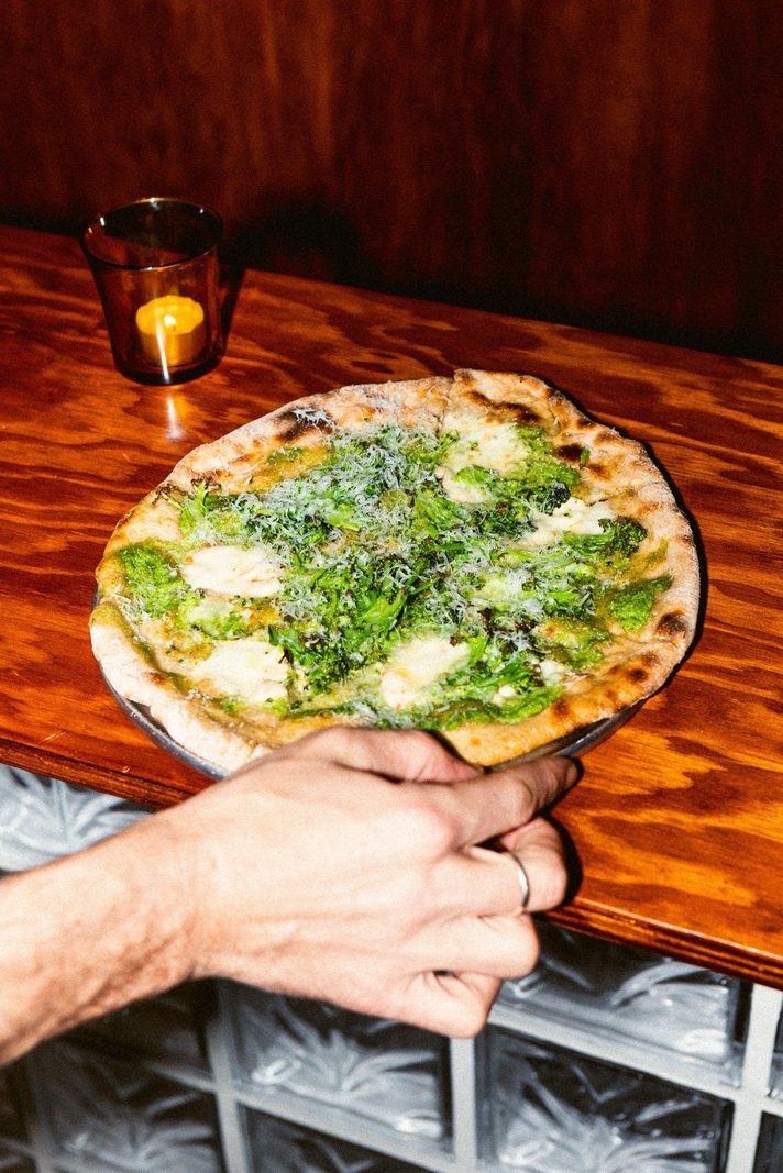 Pizza à la part chez Rori, avec pâte légère